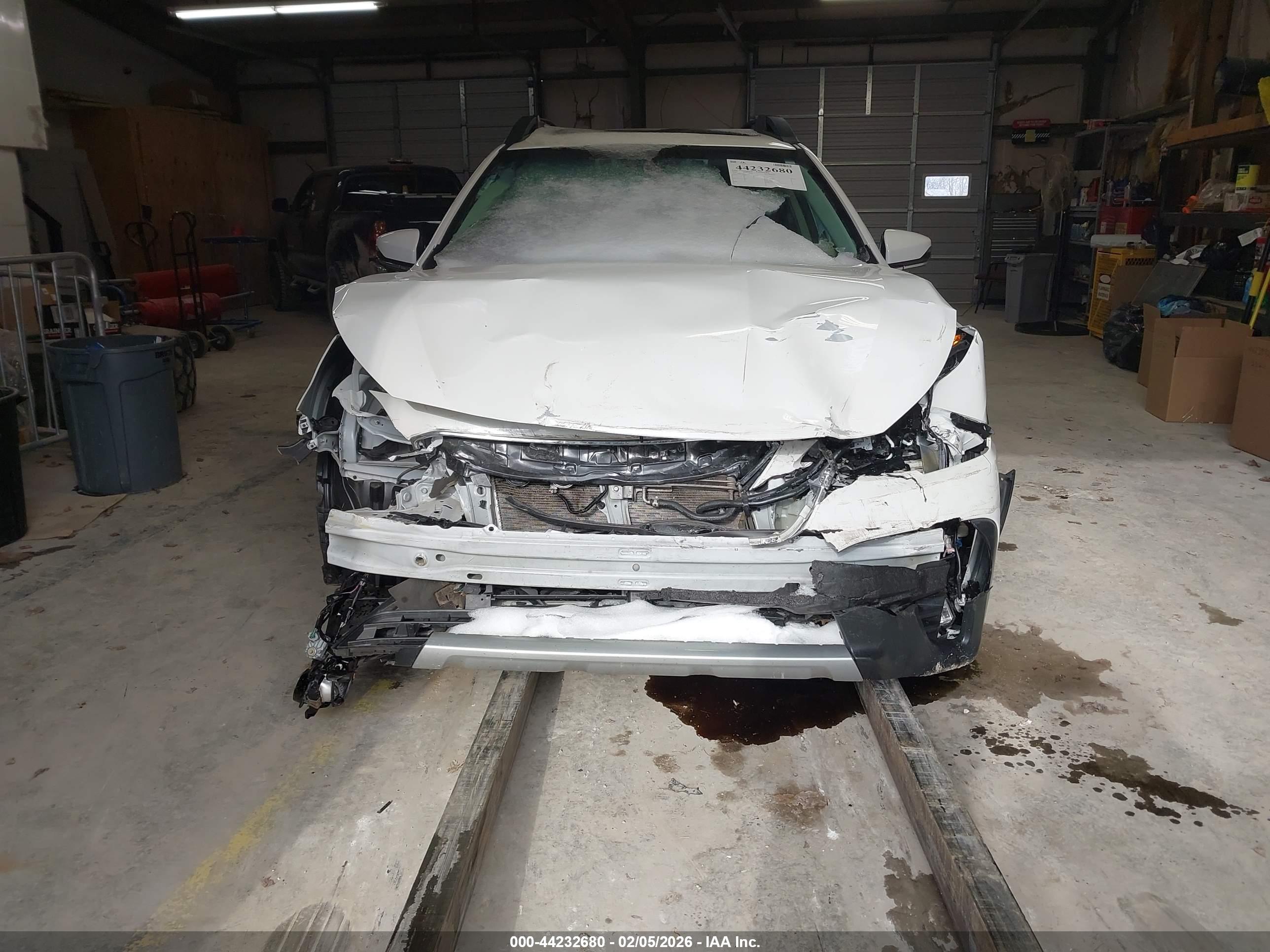 SUBARU OUTBACK image 6