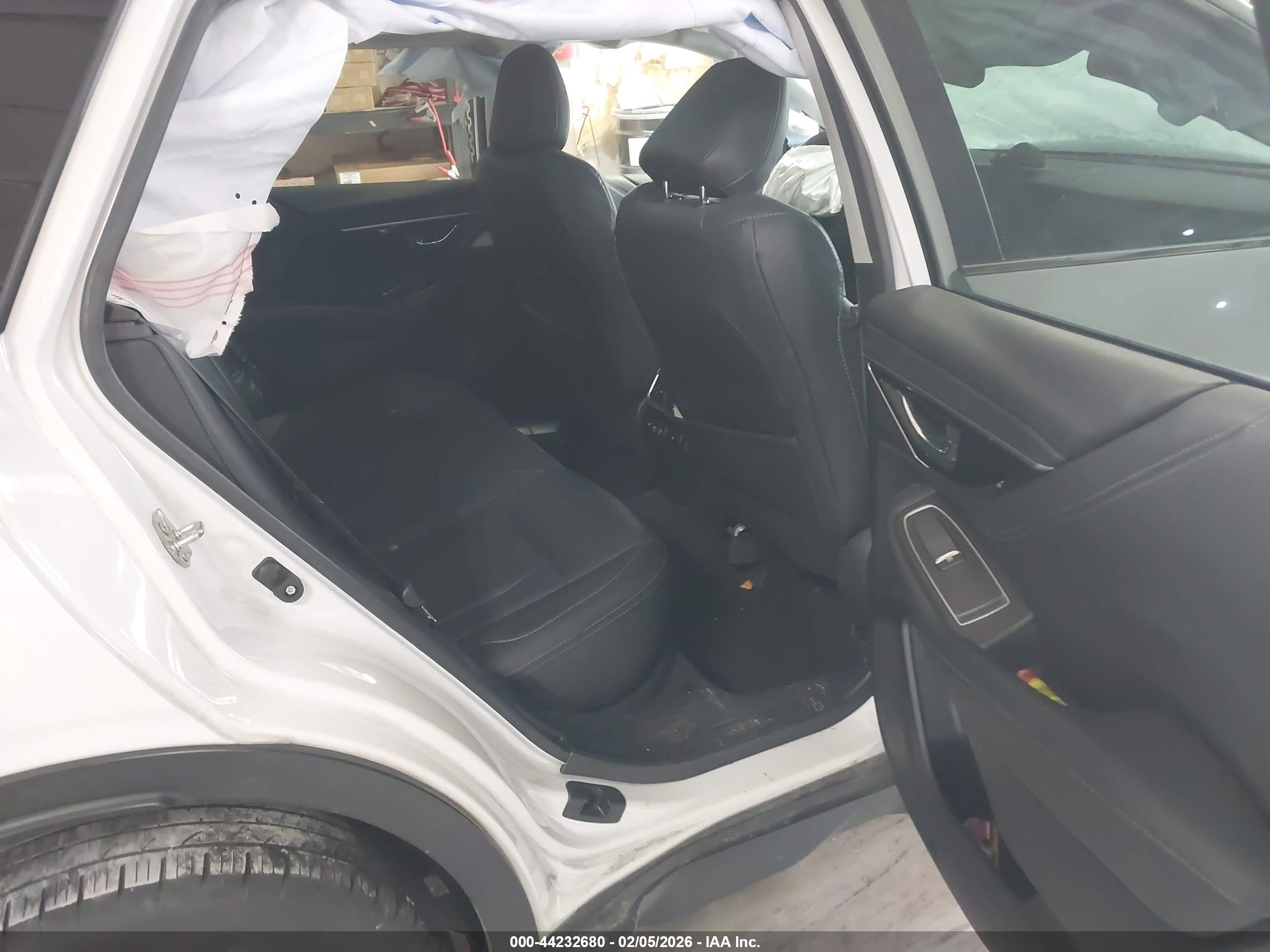 SUBARU OUTBACK image 8