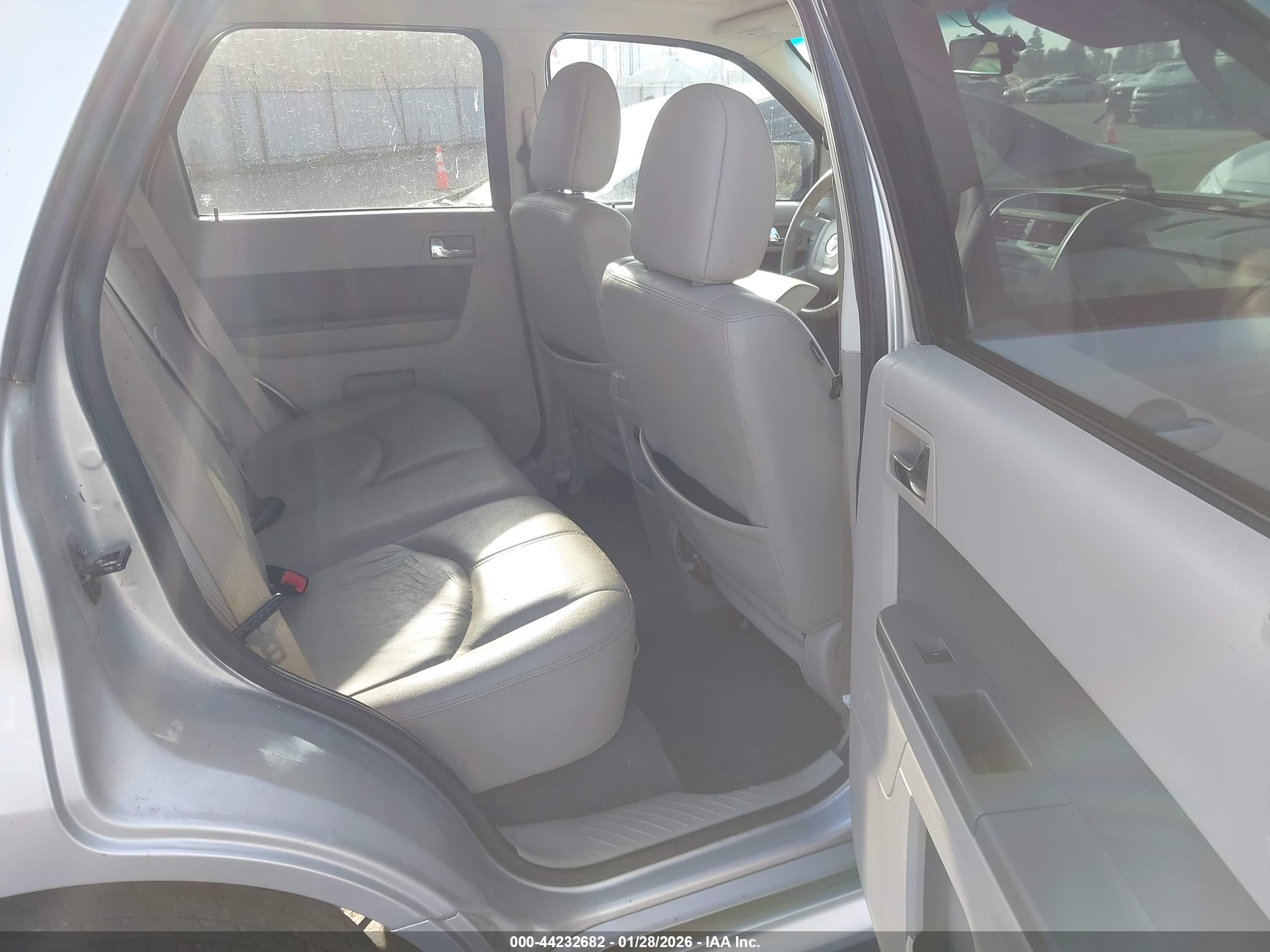 MERCURY MARINER image 8