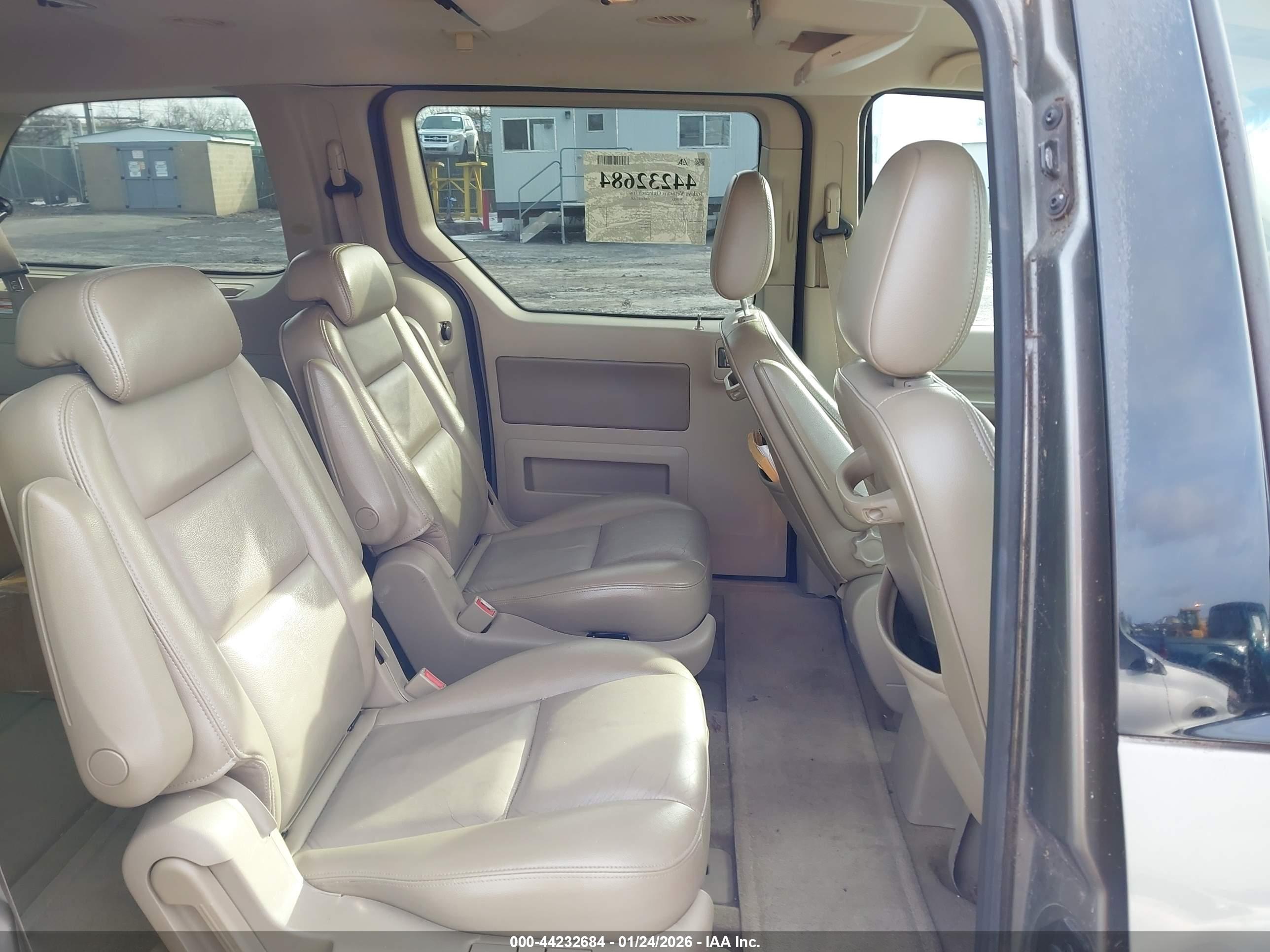 FORD FREESTAR image 8