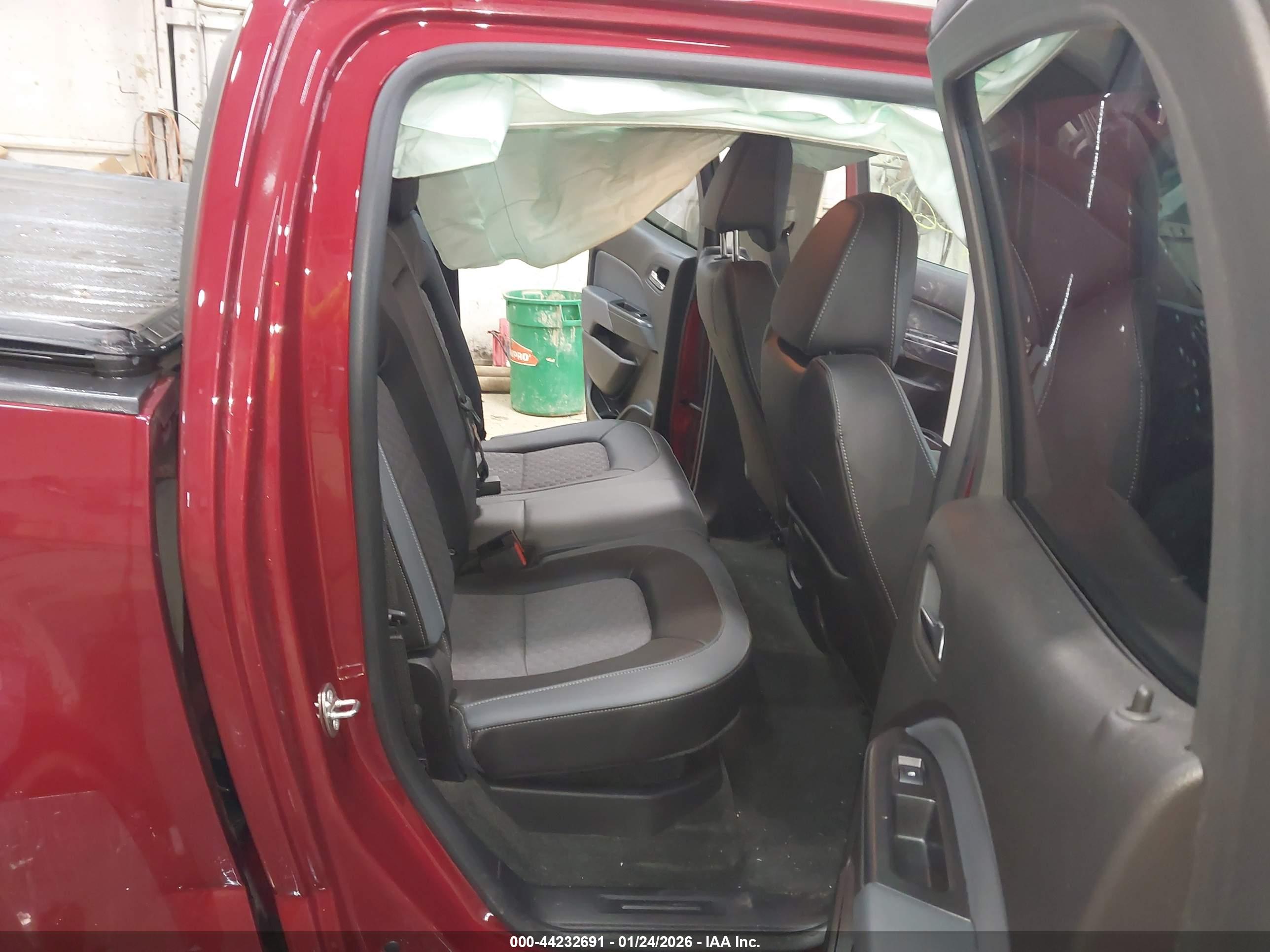 CHEVROLET COLORADO image 8