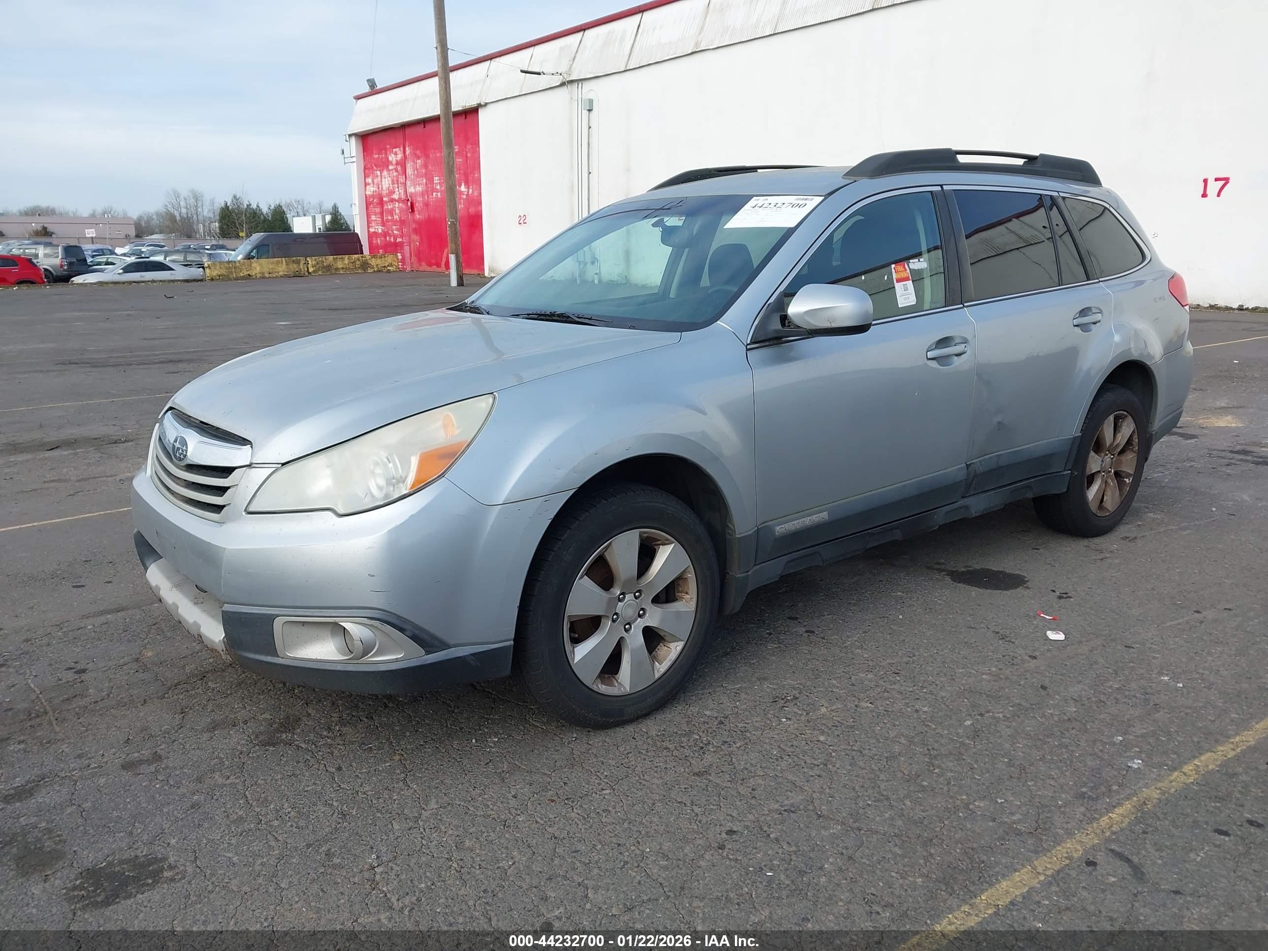 SUBARU OUTBACK image 2