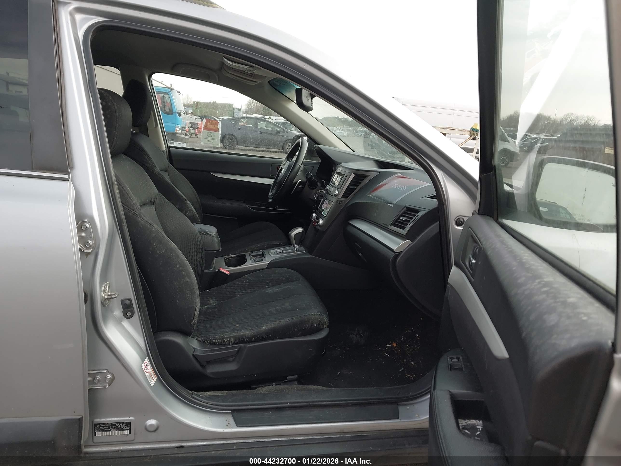 SUBARU OUTBACK image 5