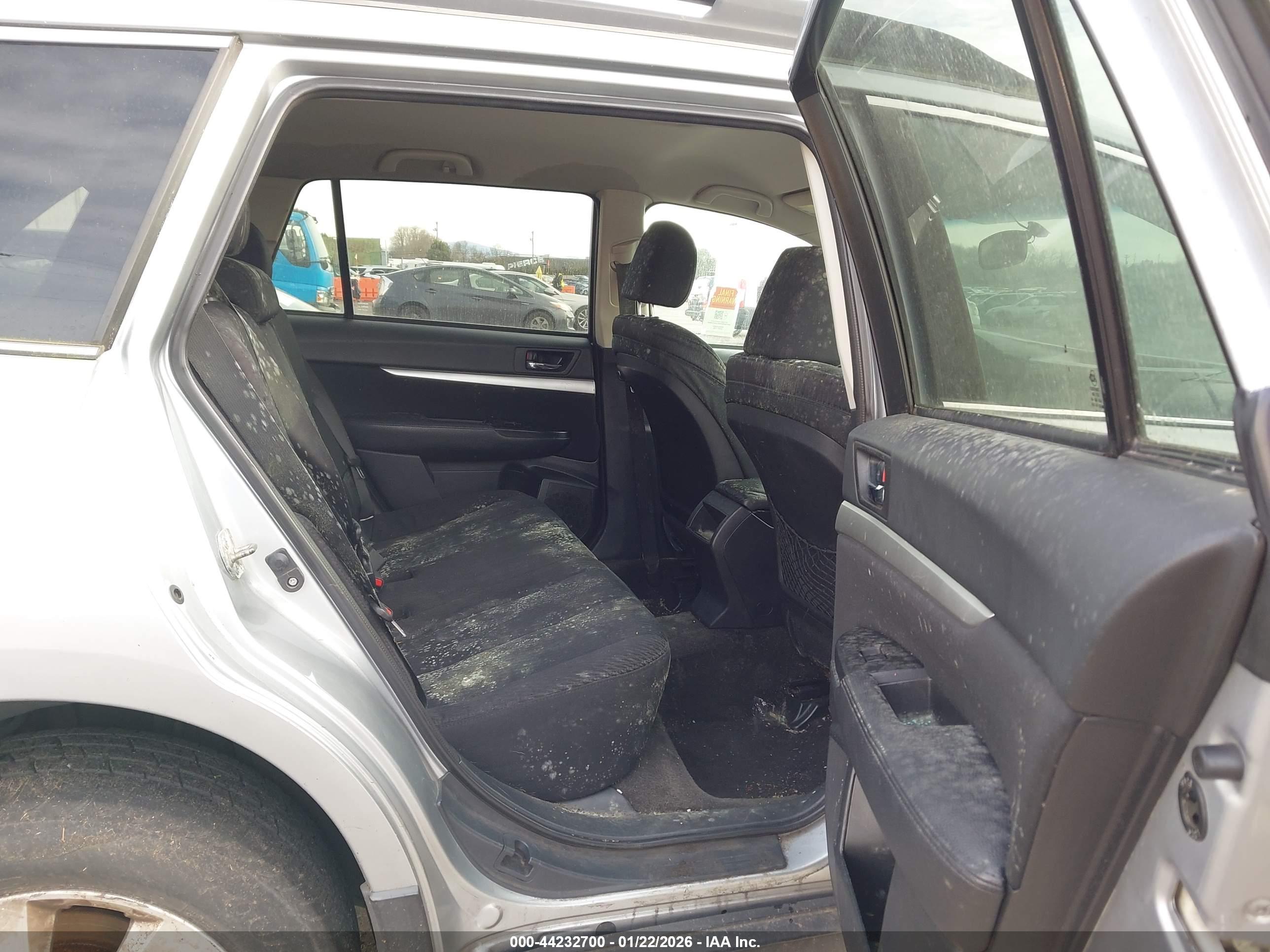 SUBARU OUTBACK image 8