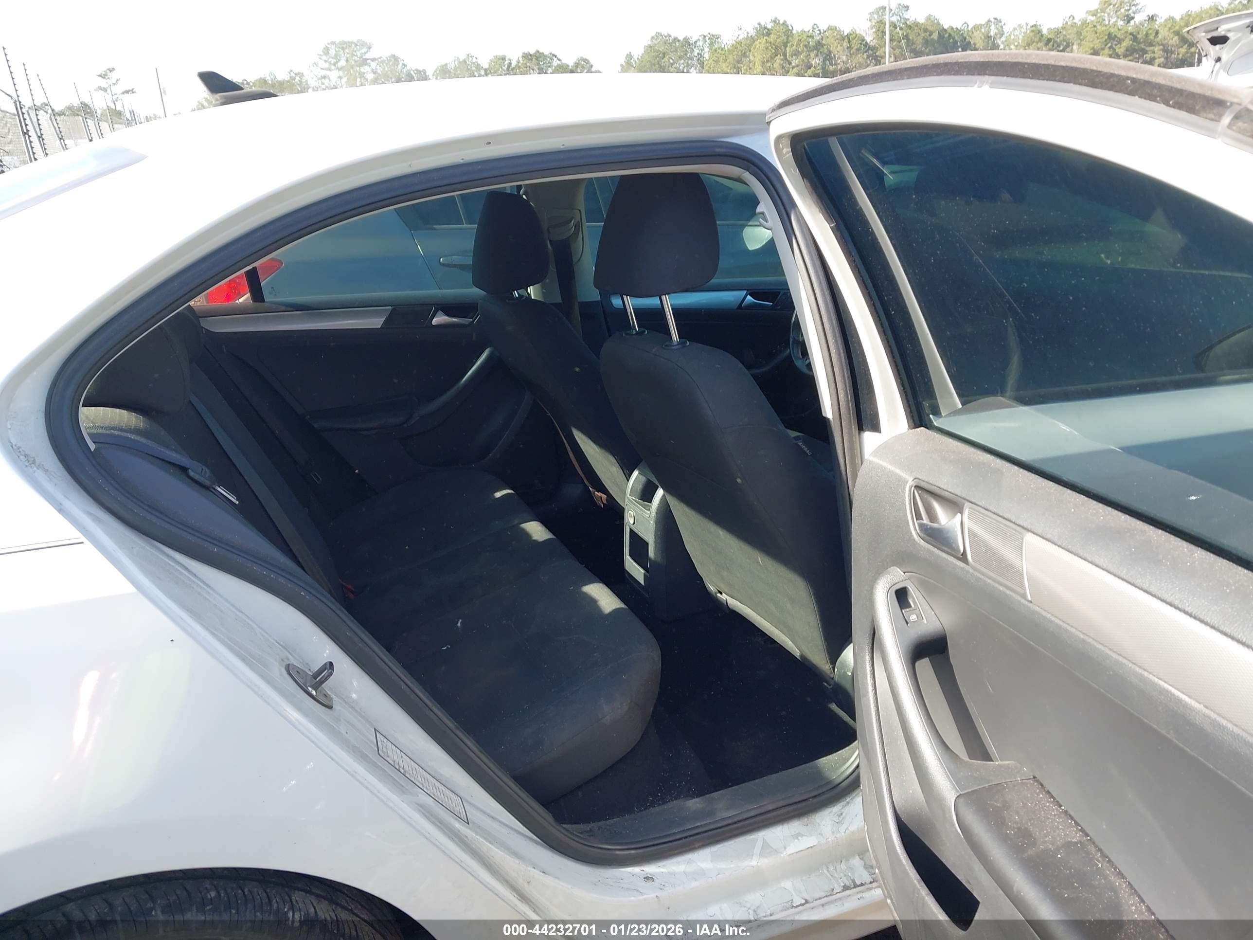 VOLKSWAGEN JETTA image 8