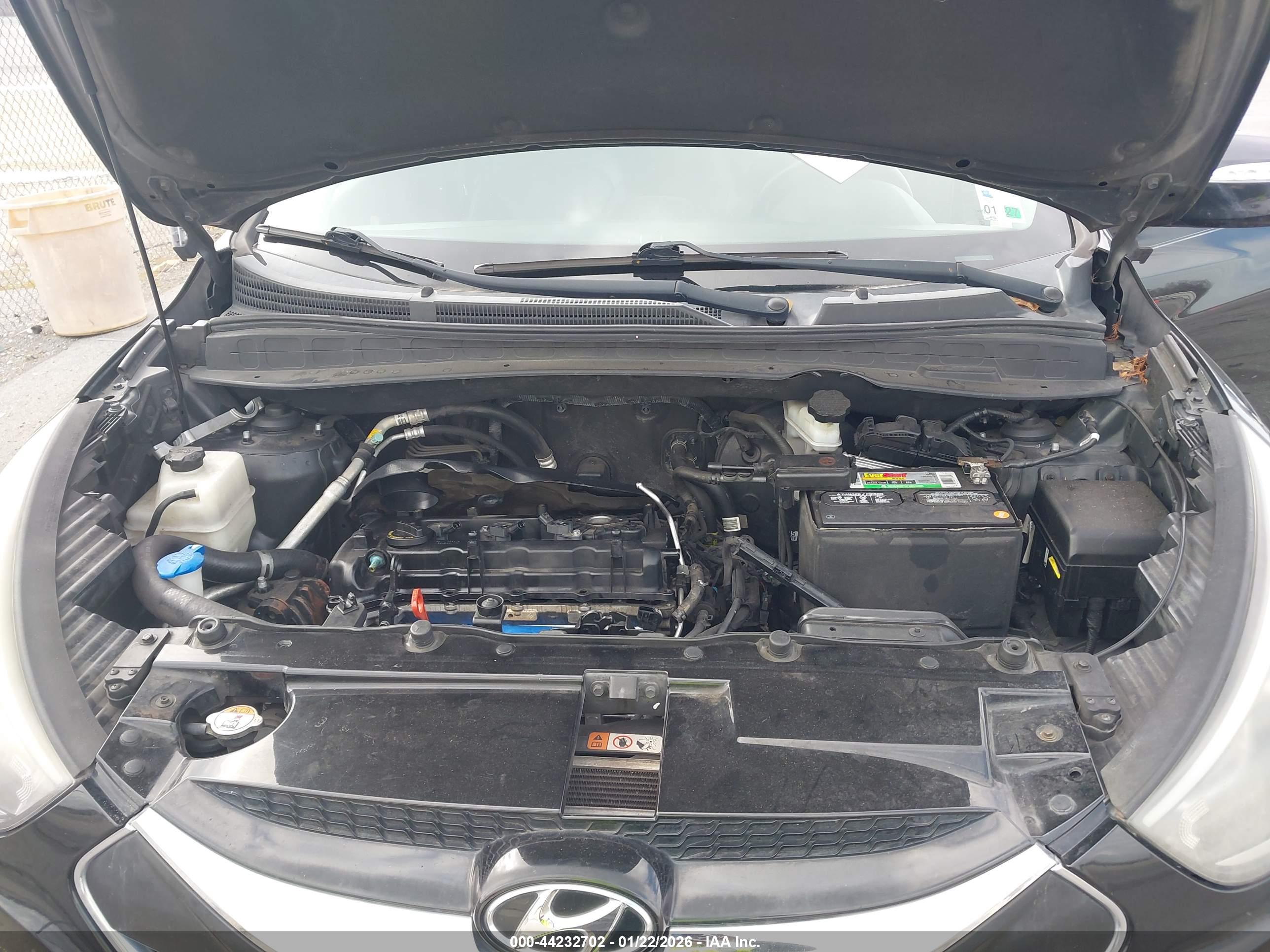 HYUNDAI TUCSON image 10