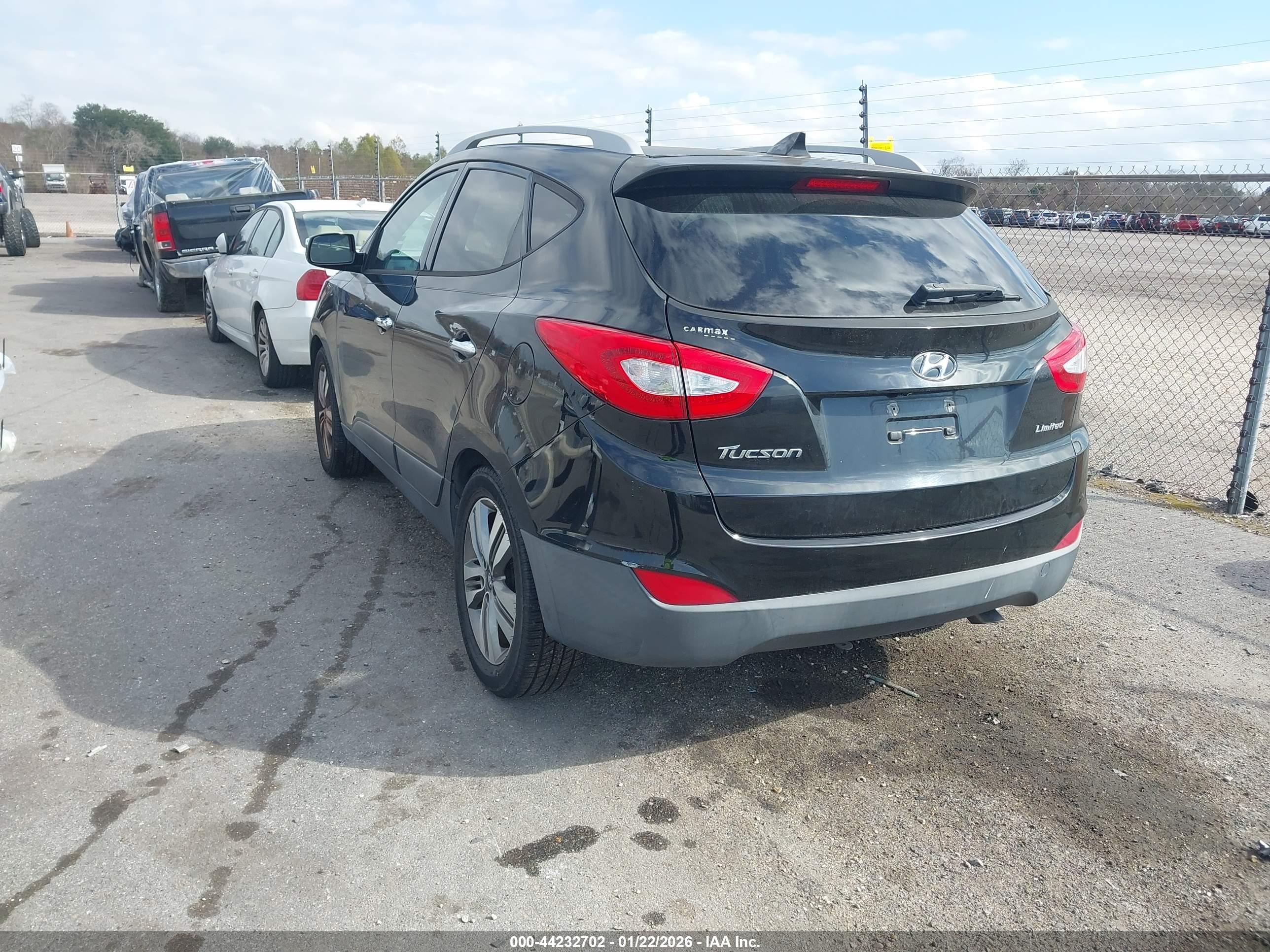 HYUNDAI TUCSON image 3