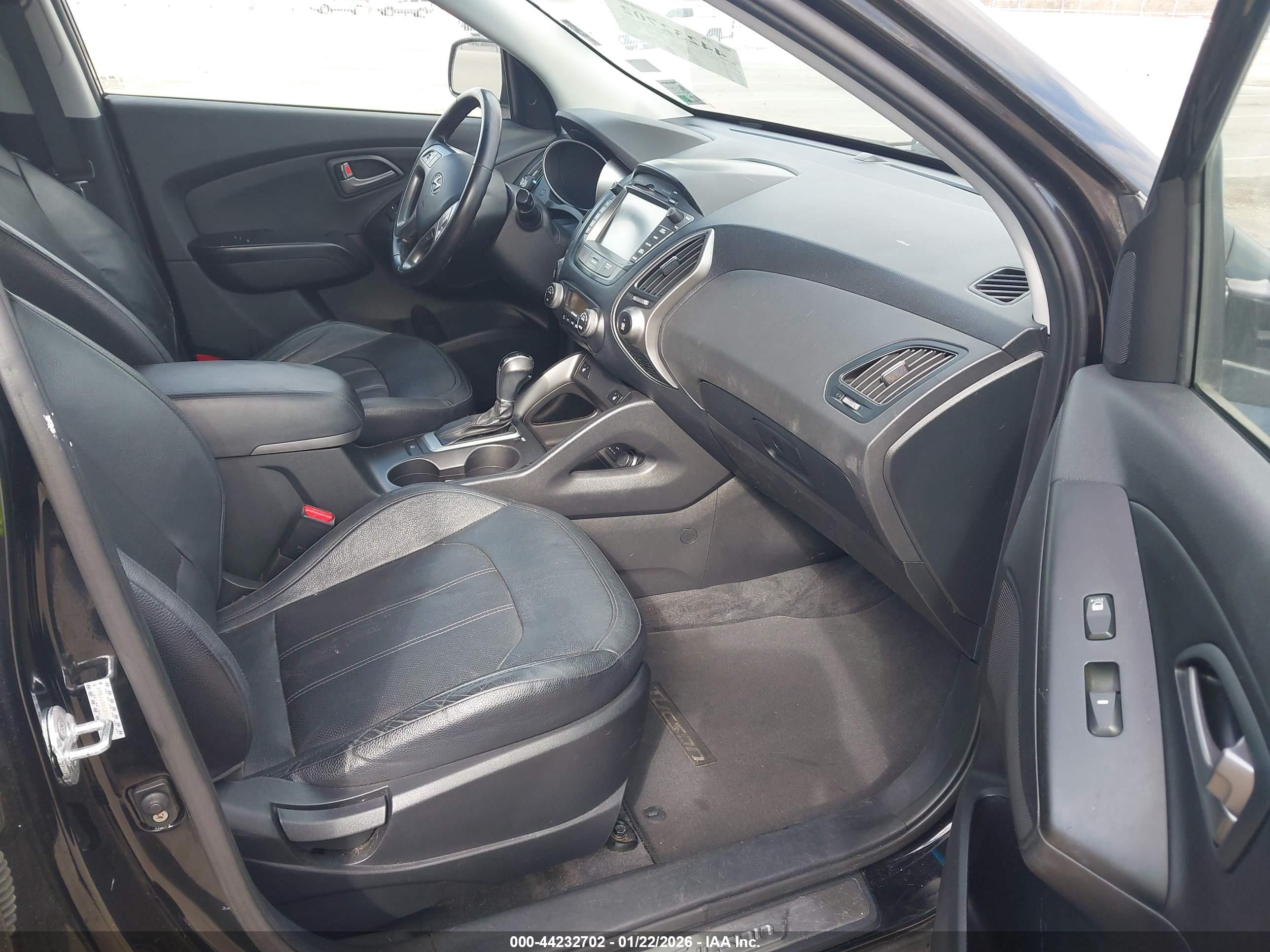 HYUNDAI TUCSON image 5