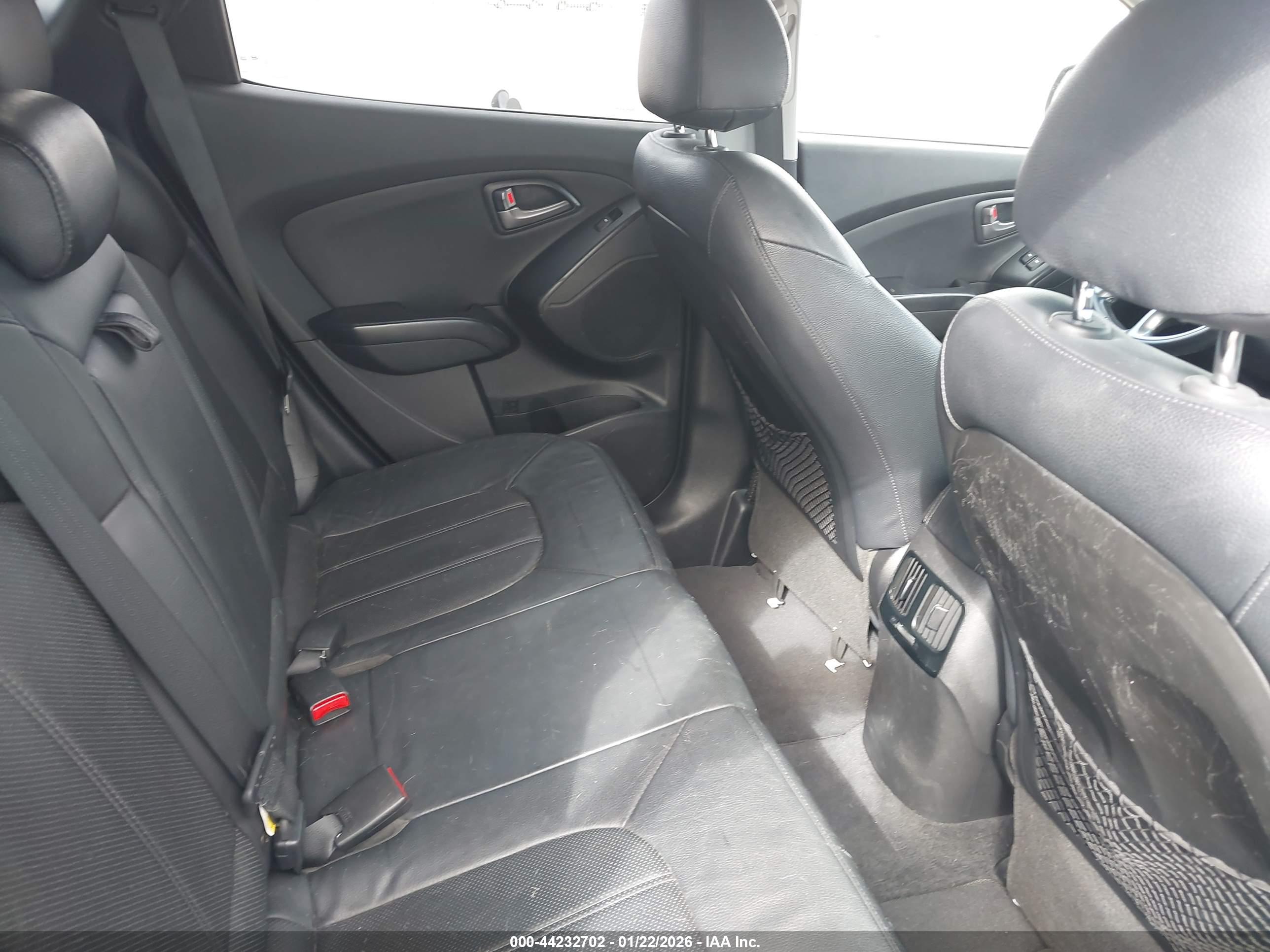 HYUNDAI TUCSON image 8