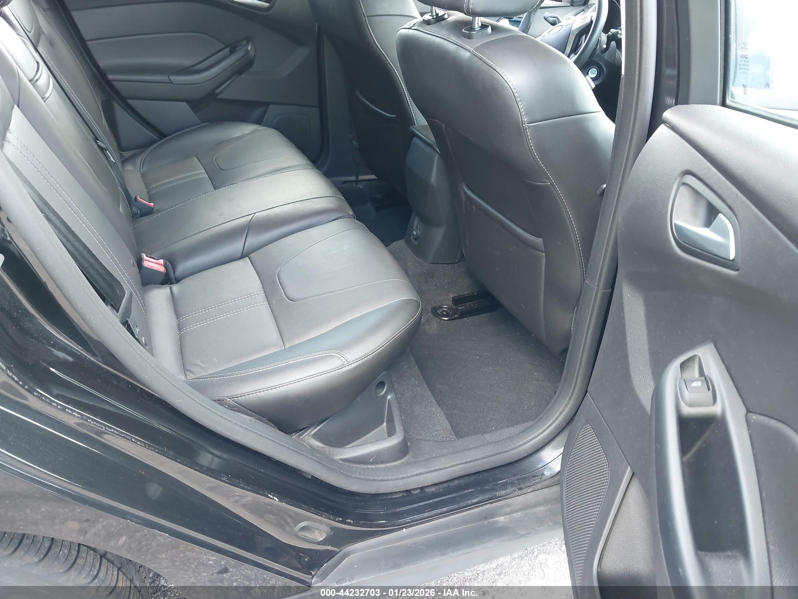 FORD FOCUS image 8