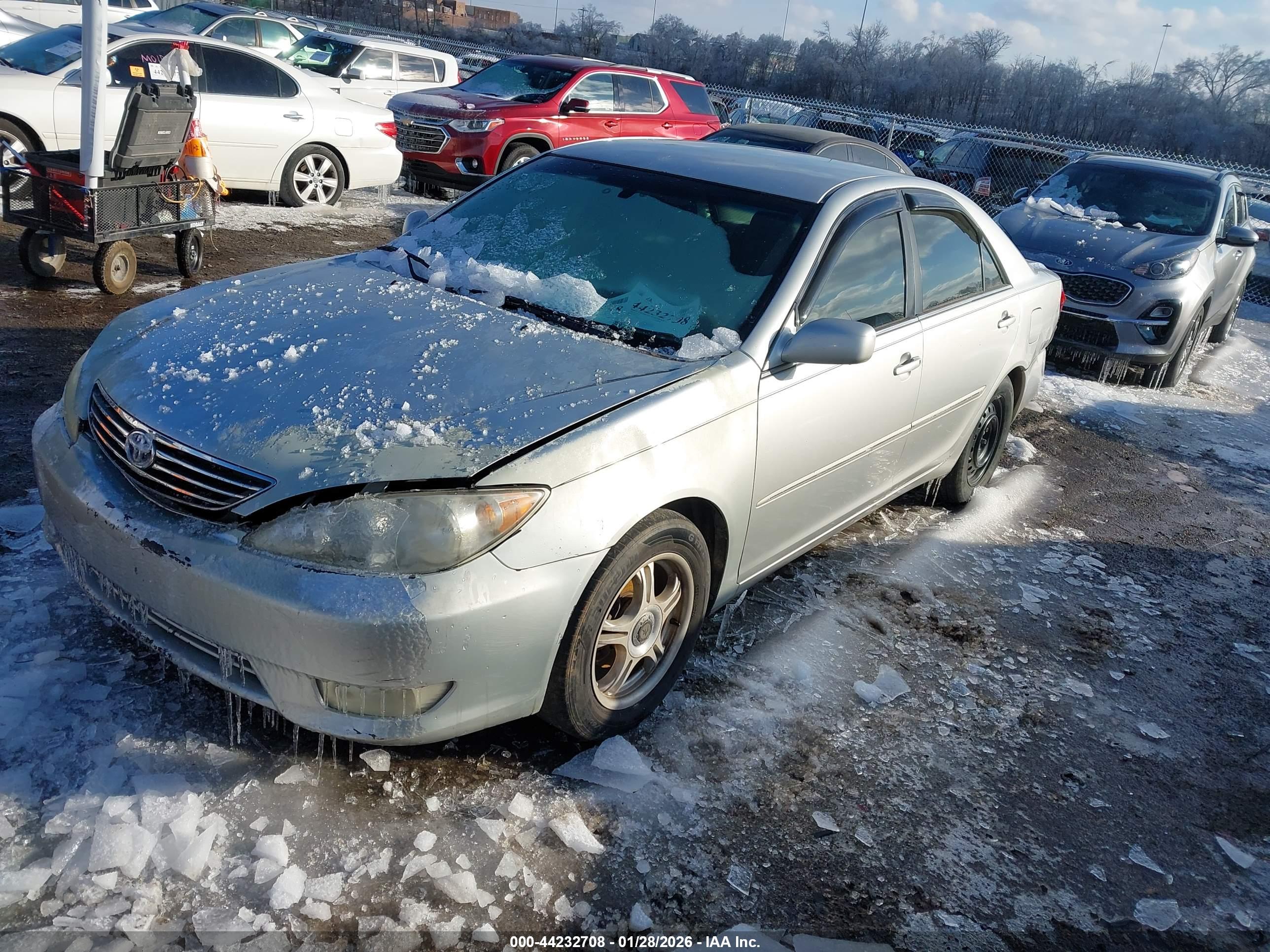 TOYOTA CAMRY image 2