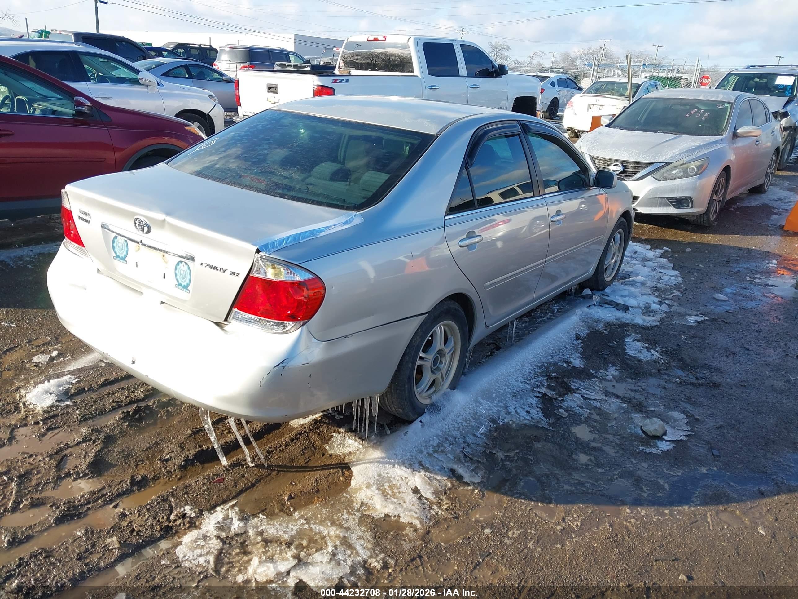 TOYOTA CAMRY image 4