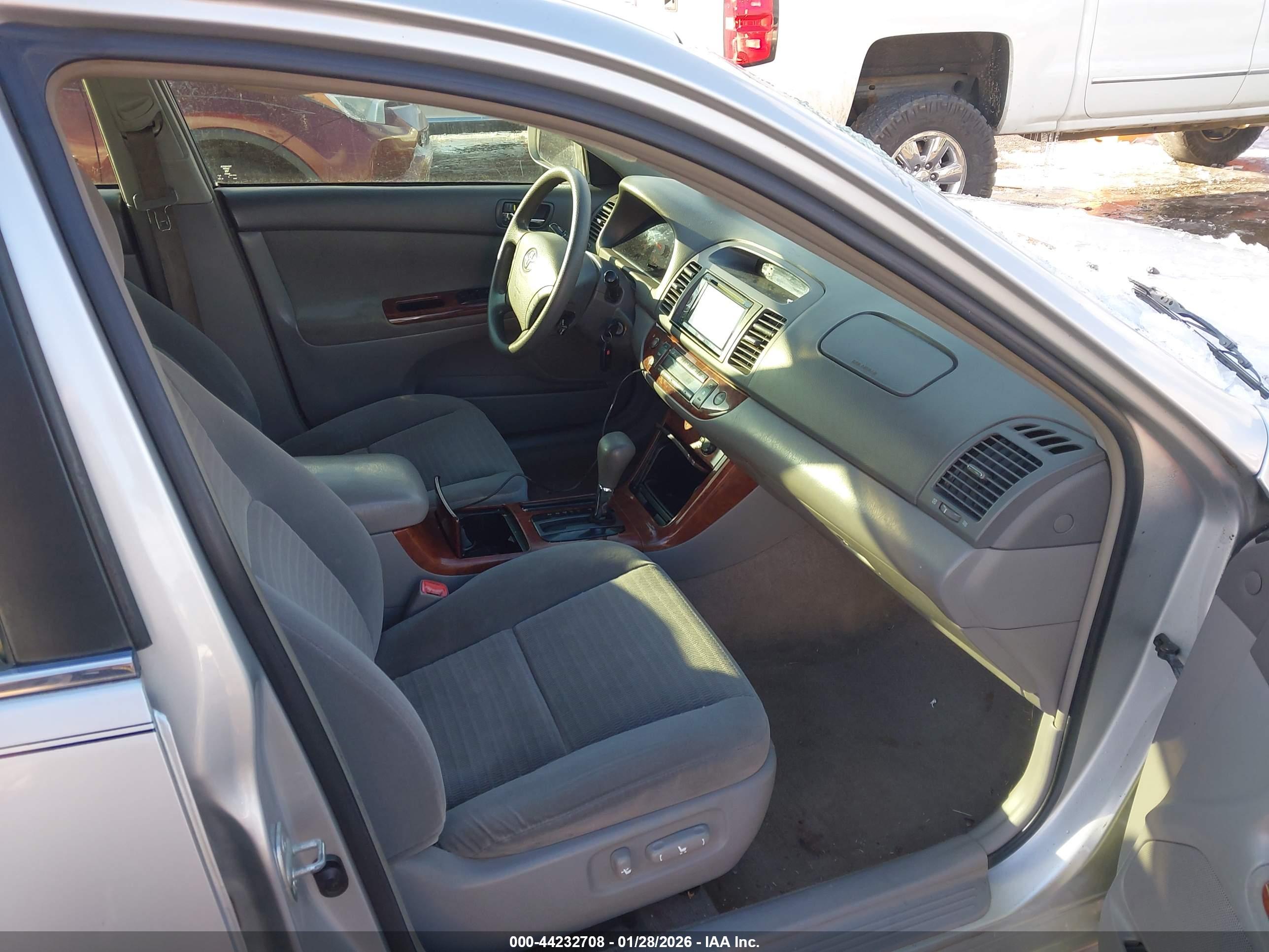 TOYOTA CAMRY image 5