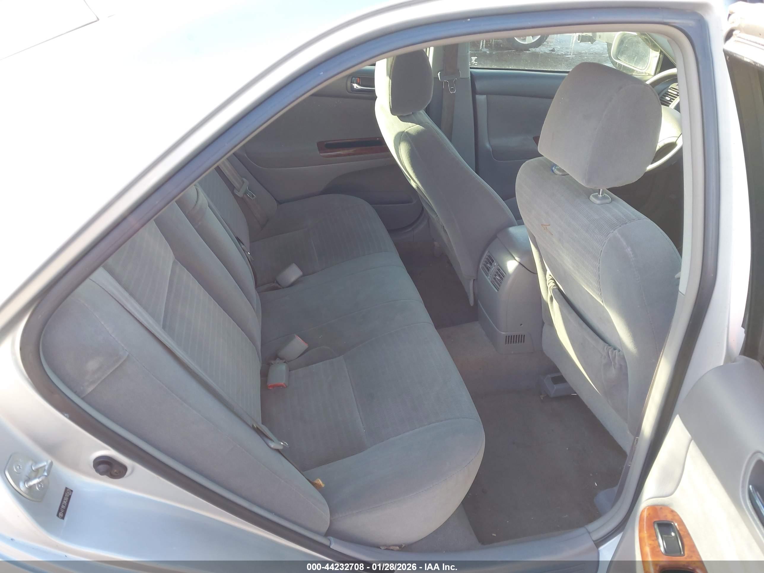 TOYOTA CAMRY image 8
