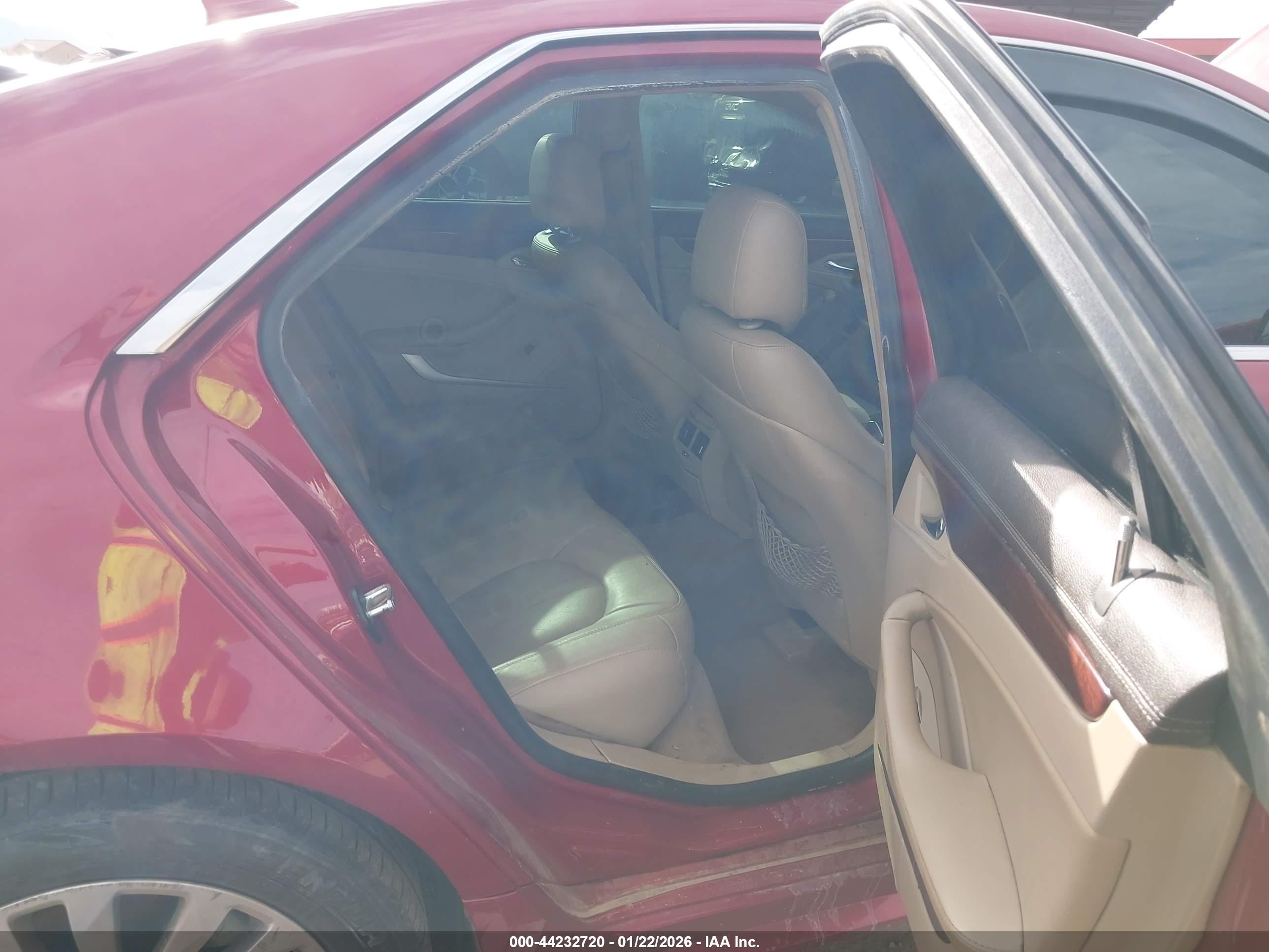 CADILLAC CTS image 8