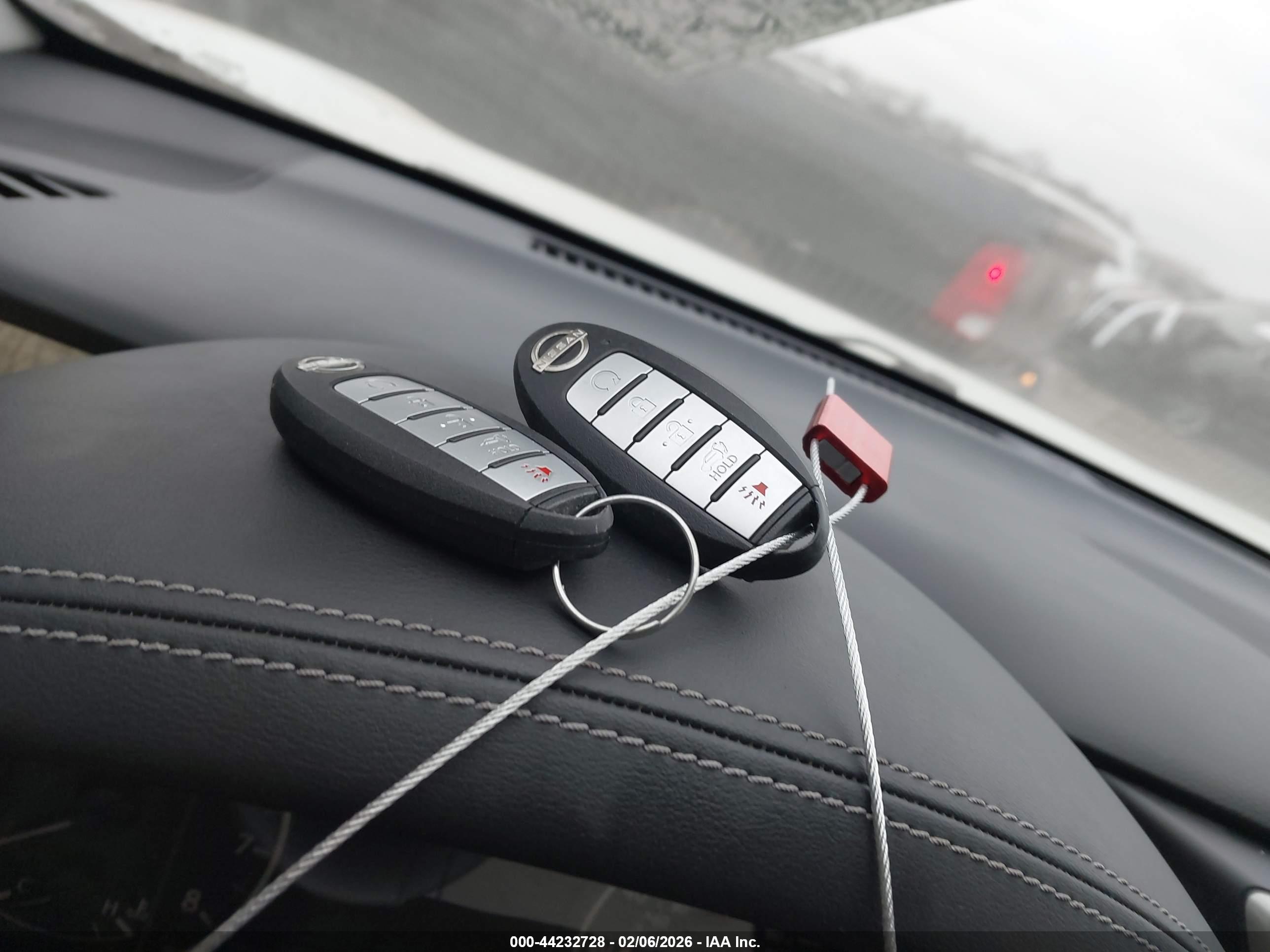 NISSAN MURANO image 11