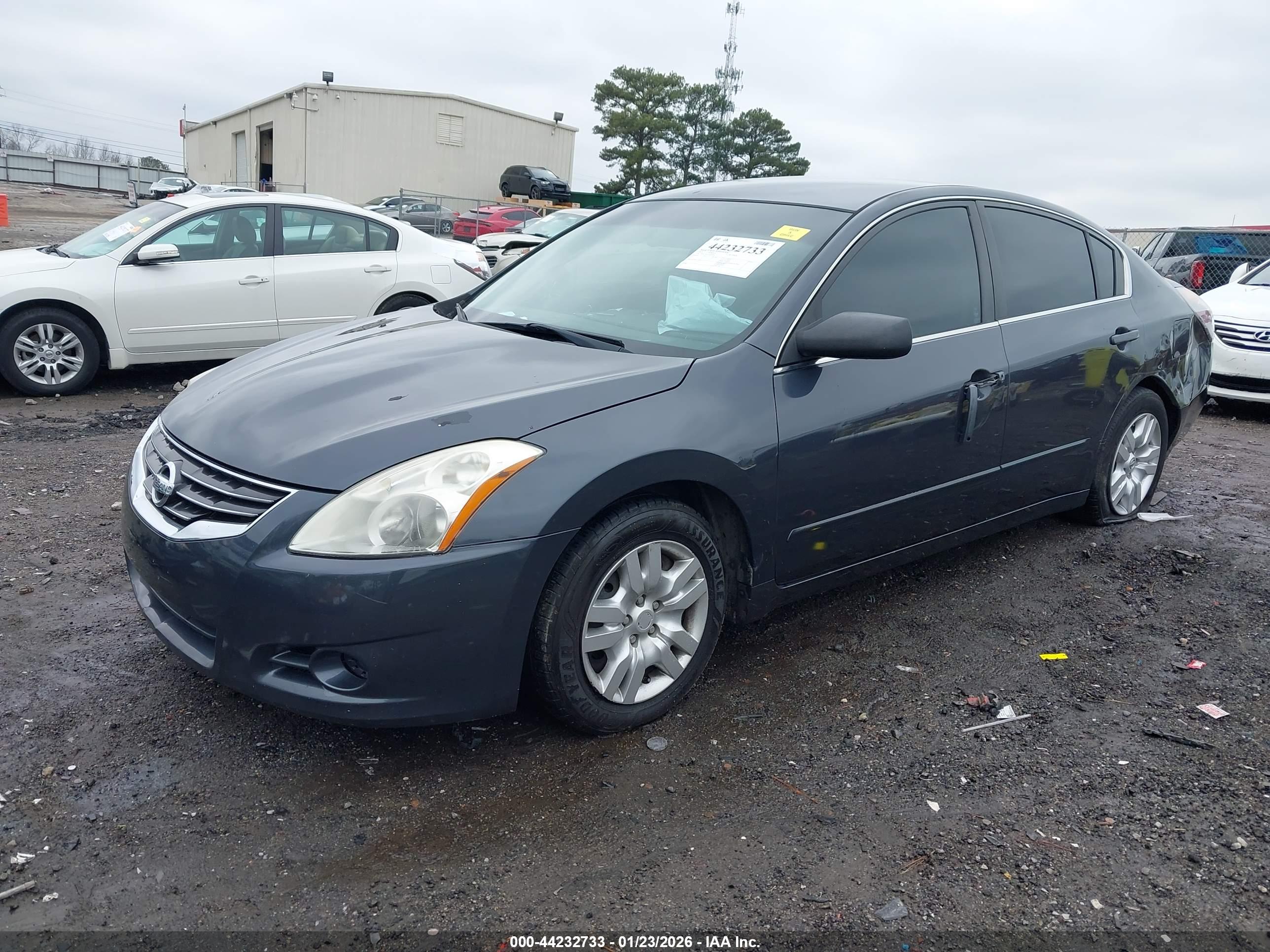 NISSAN ALTIMA image 2