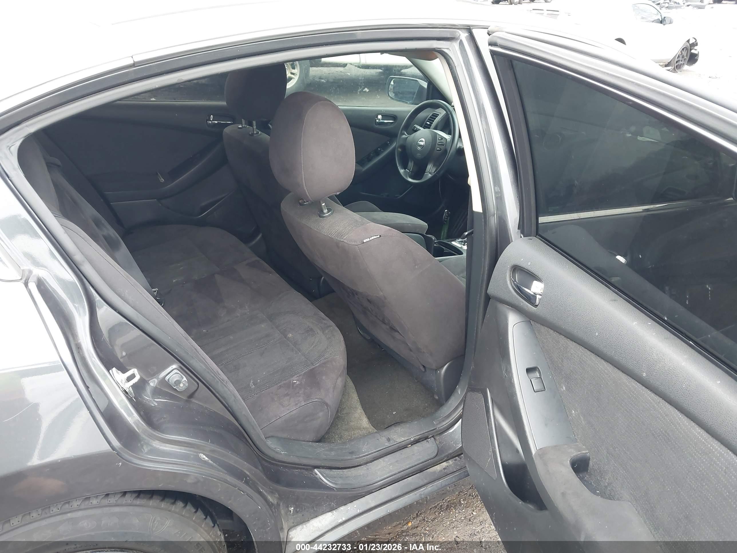 NISSAN ALTIMA image 8