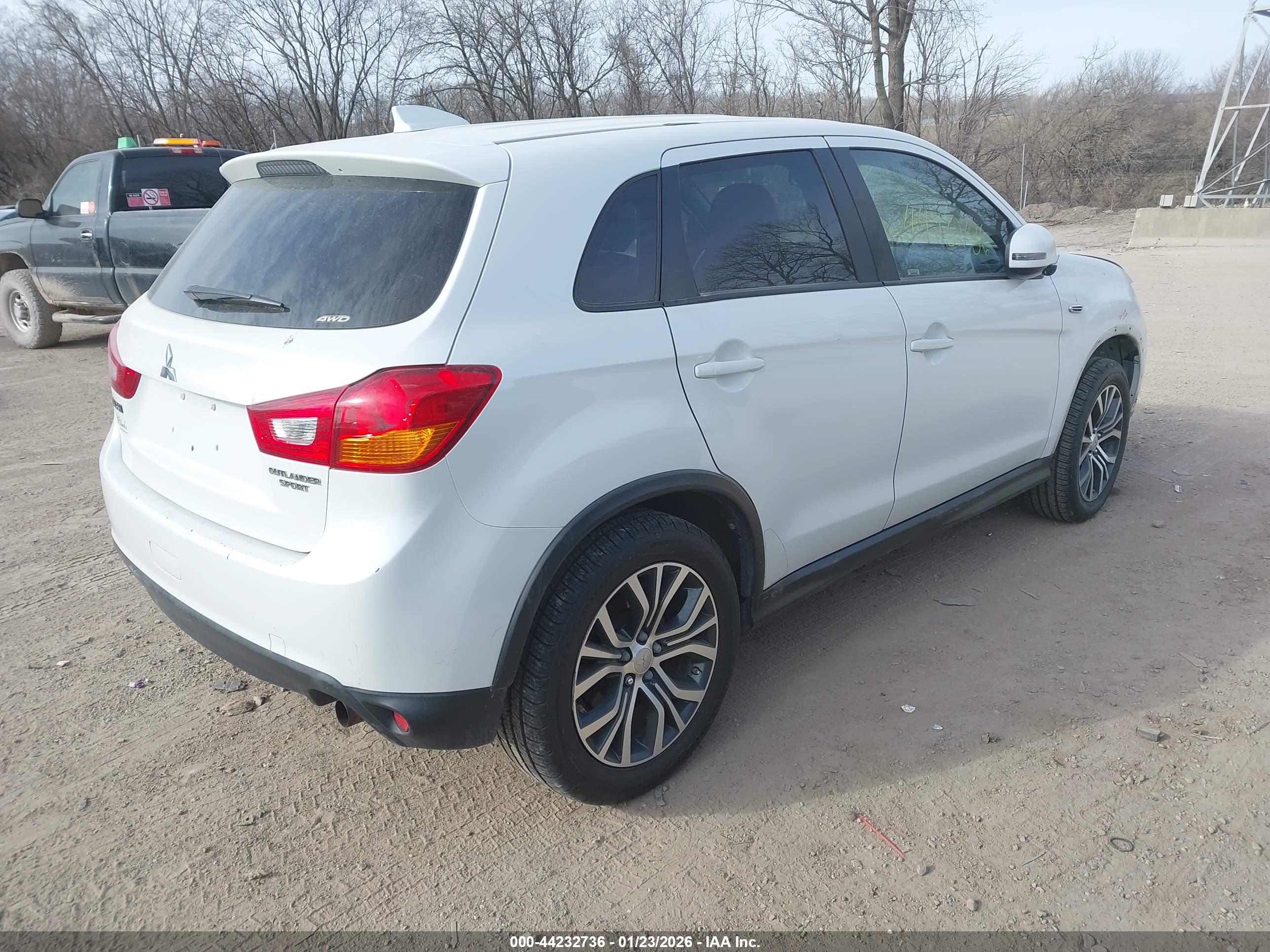 MITSUBISHI OUTLANDER image 4