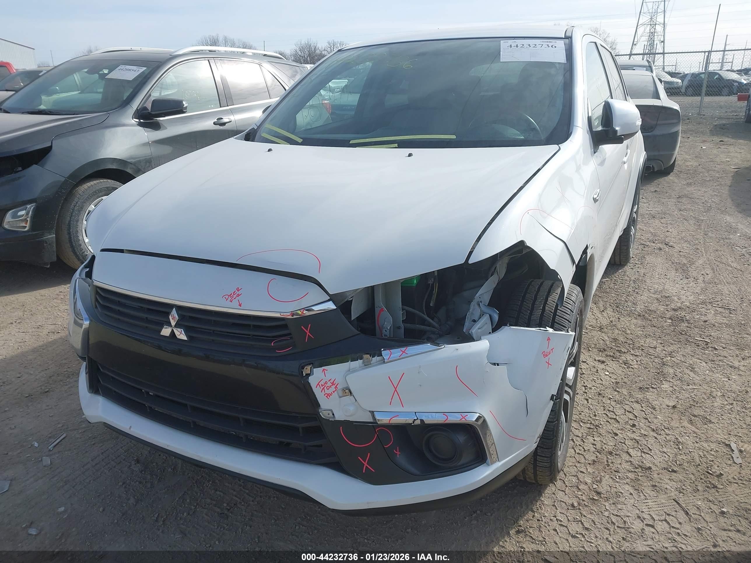 MITSUBISHI OUTLANDER image 6