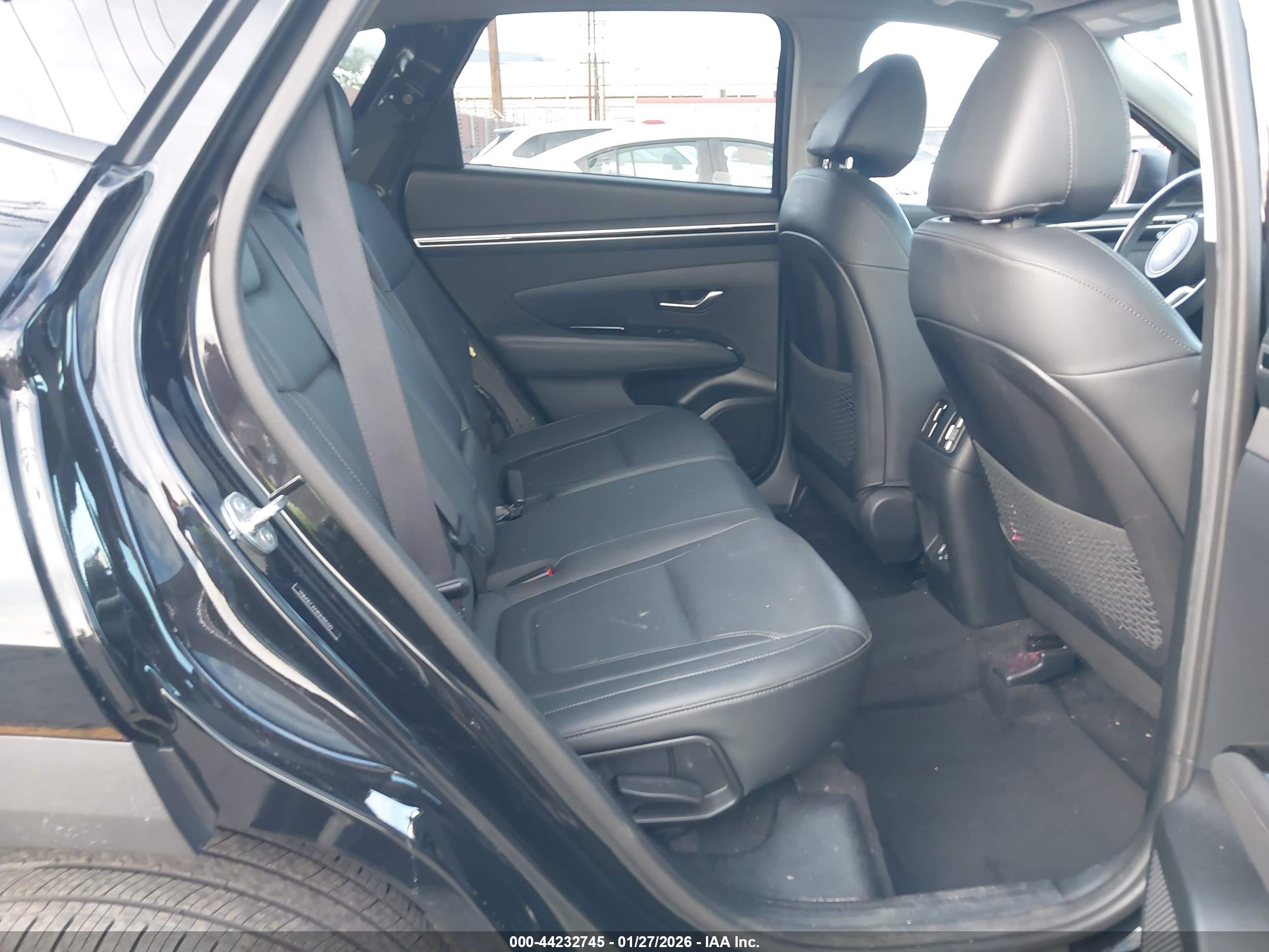 HYUNDAI TUCSON image 8
