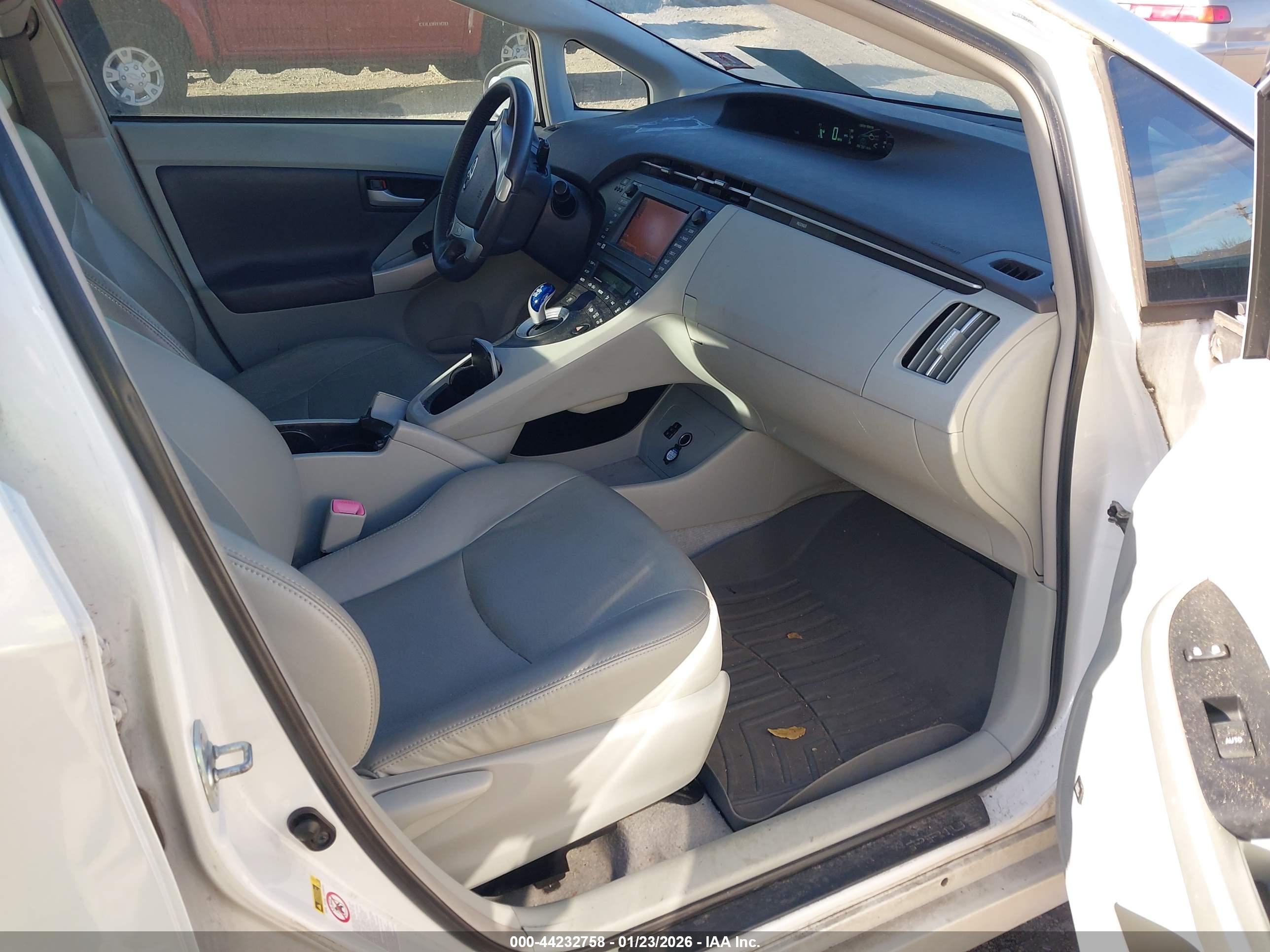 TOYOTA PRIUS image 5