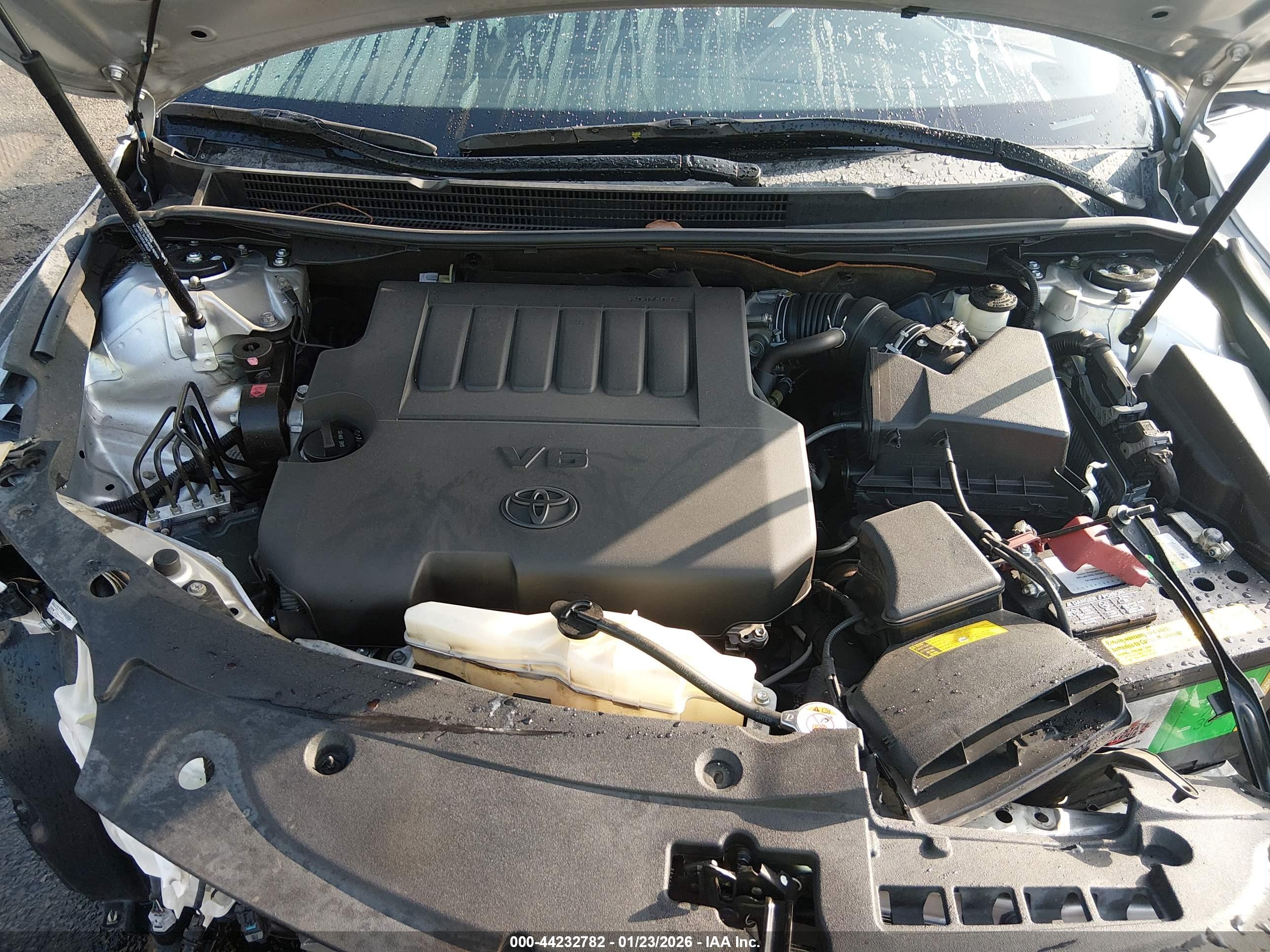 TOYOTA AVALON image 10
