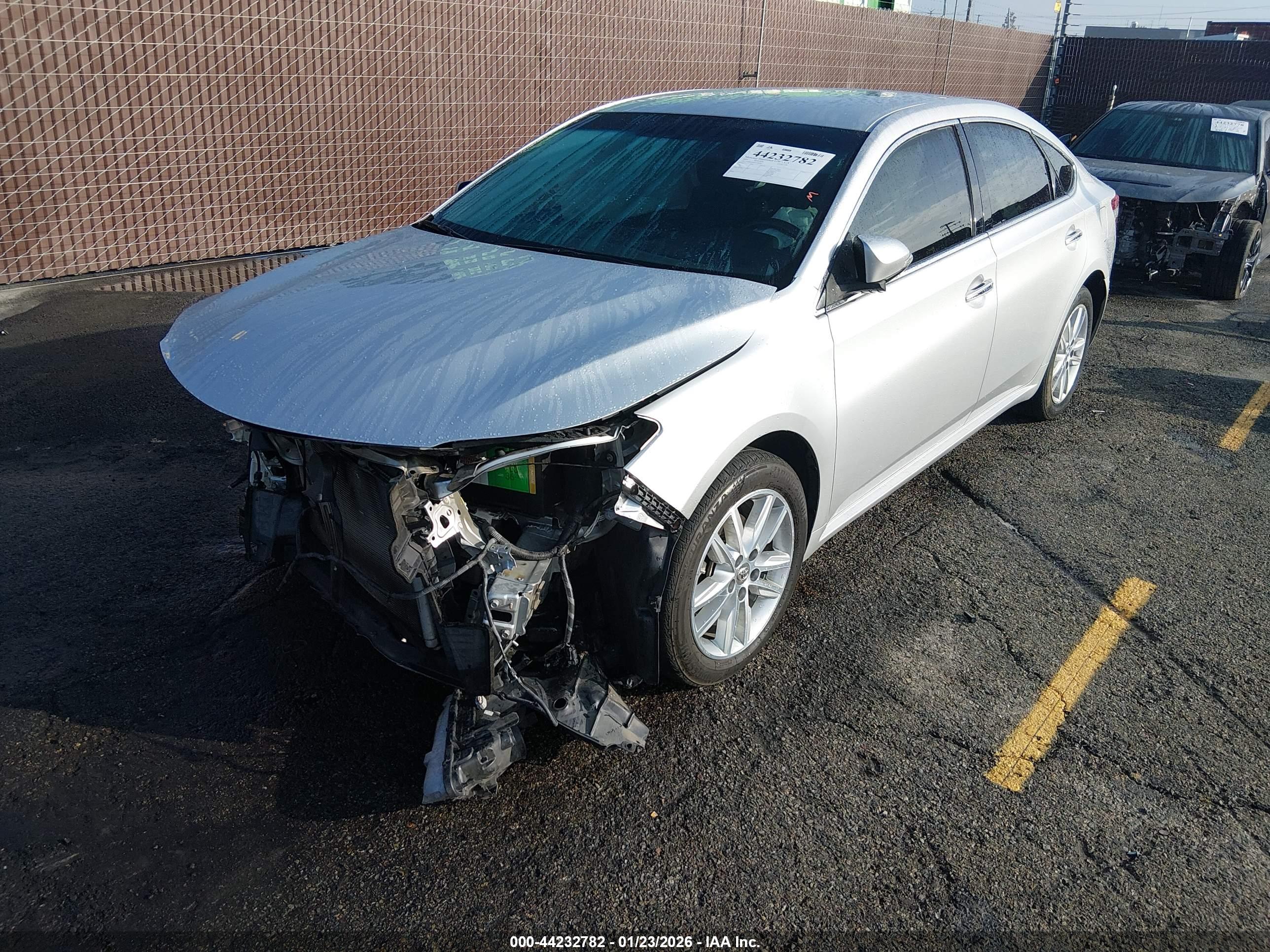 TOYOTA AVALON image 2