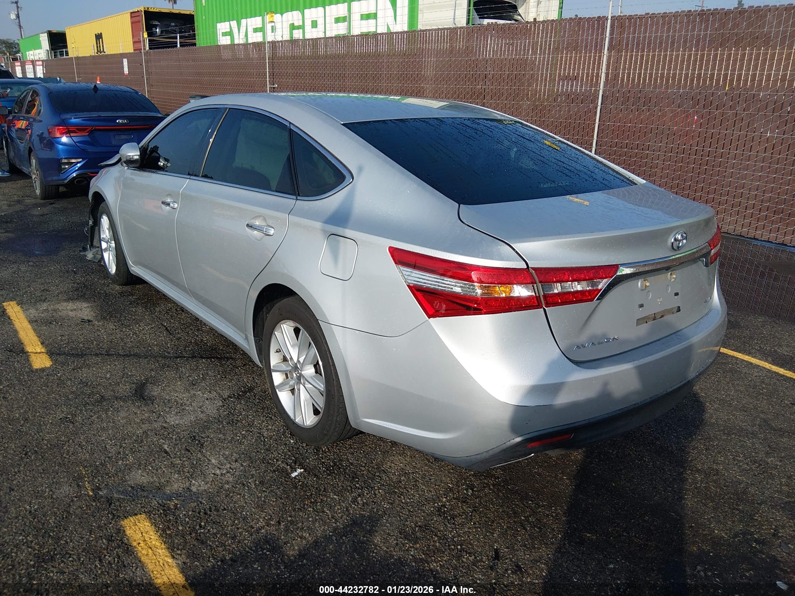 TOYOTA AVALON image 3