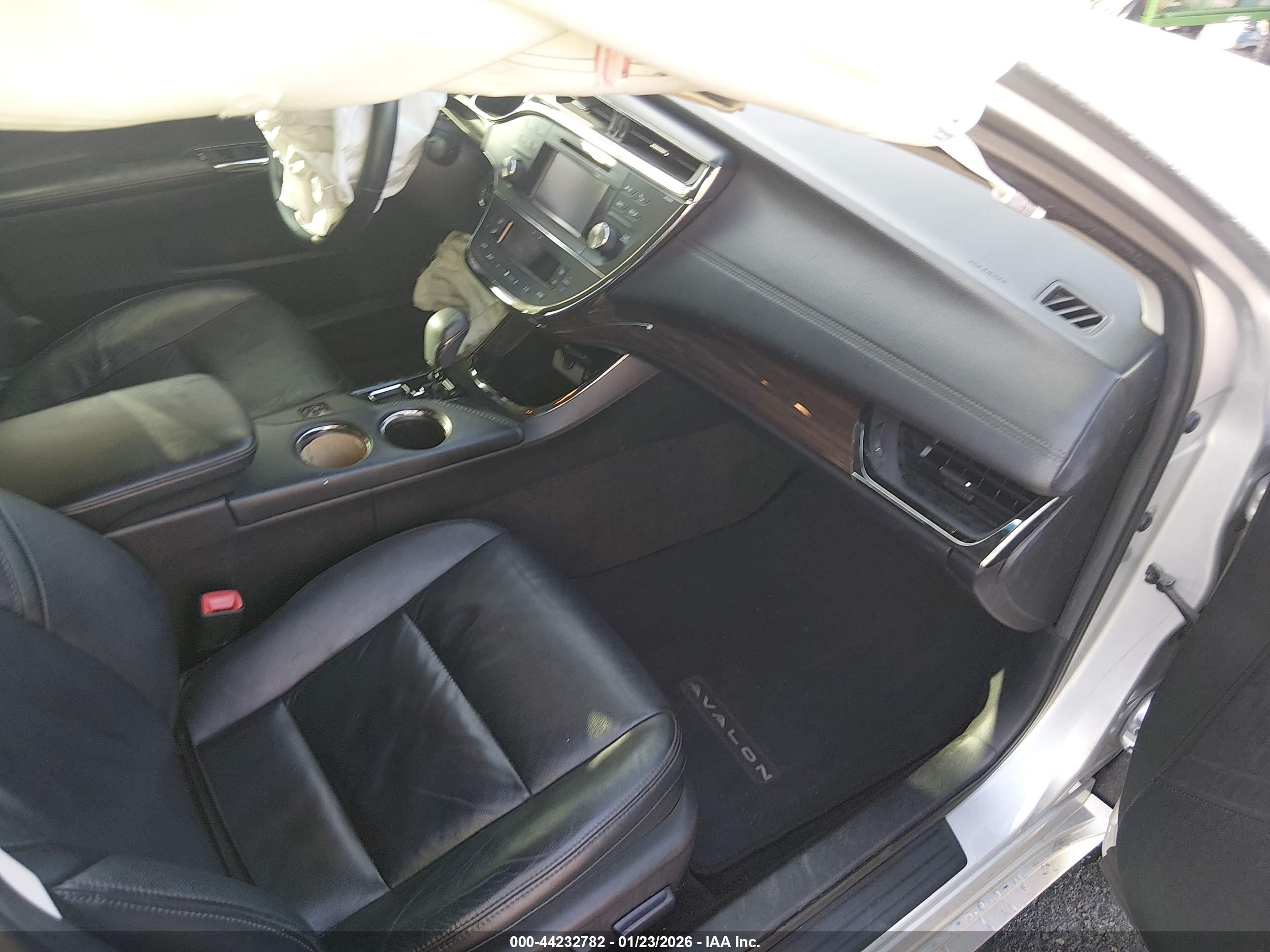 TOYOTA AVALON image 5