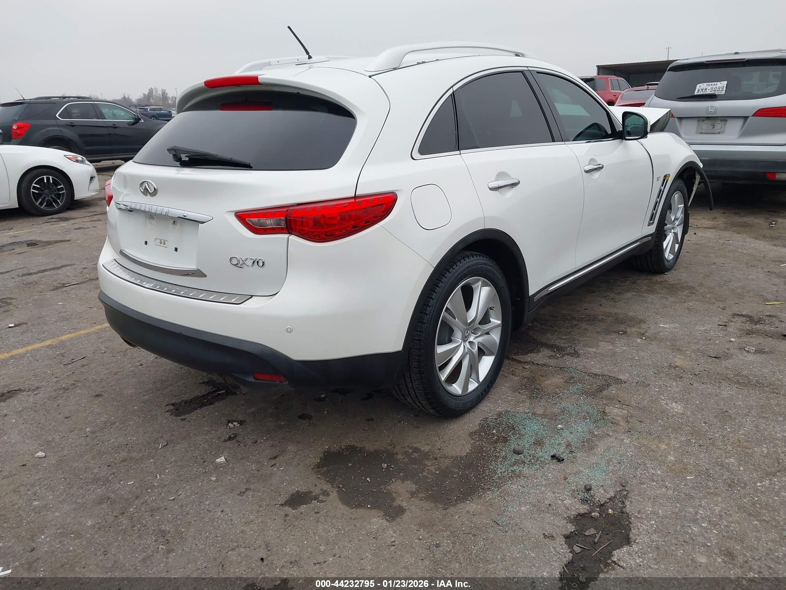 INFINITI QX70 image 4
