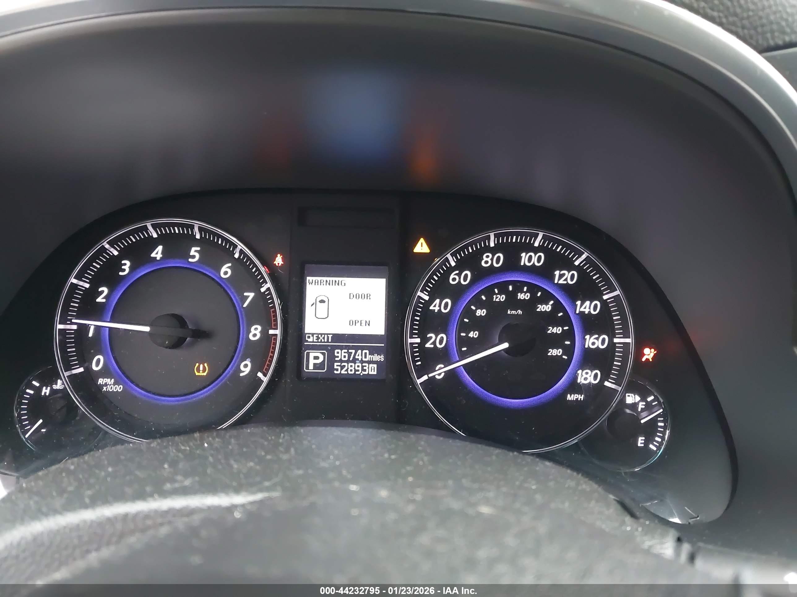 INFINITI QX70 image 7