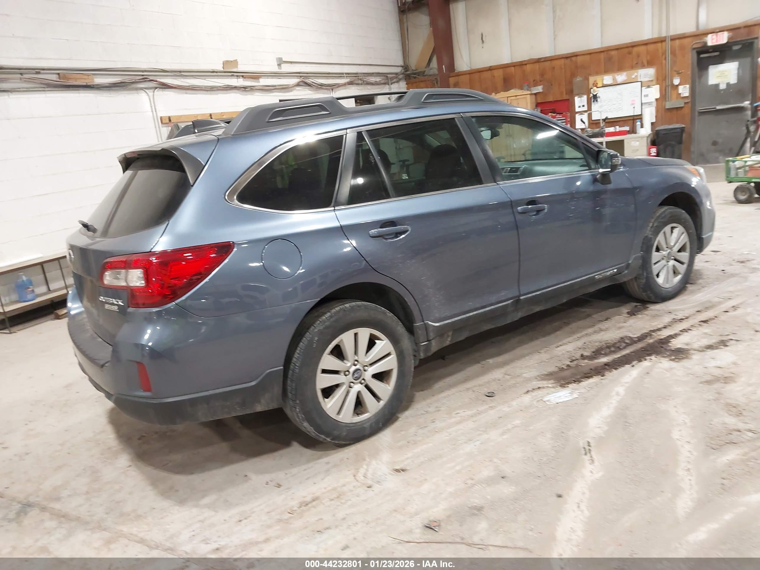SUBARU OUTBACK image 4