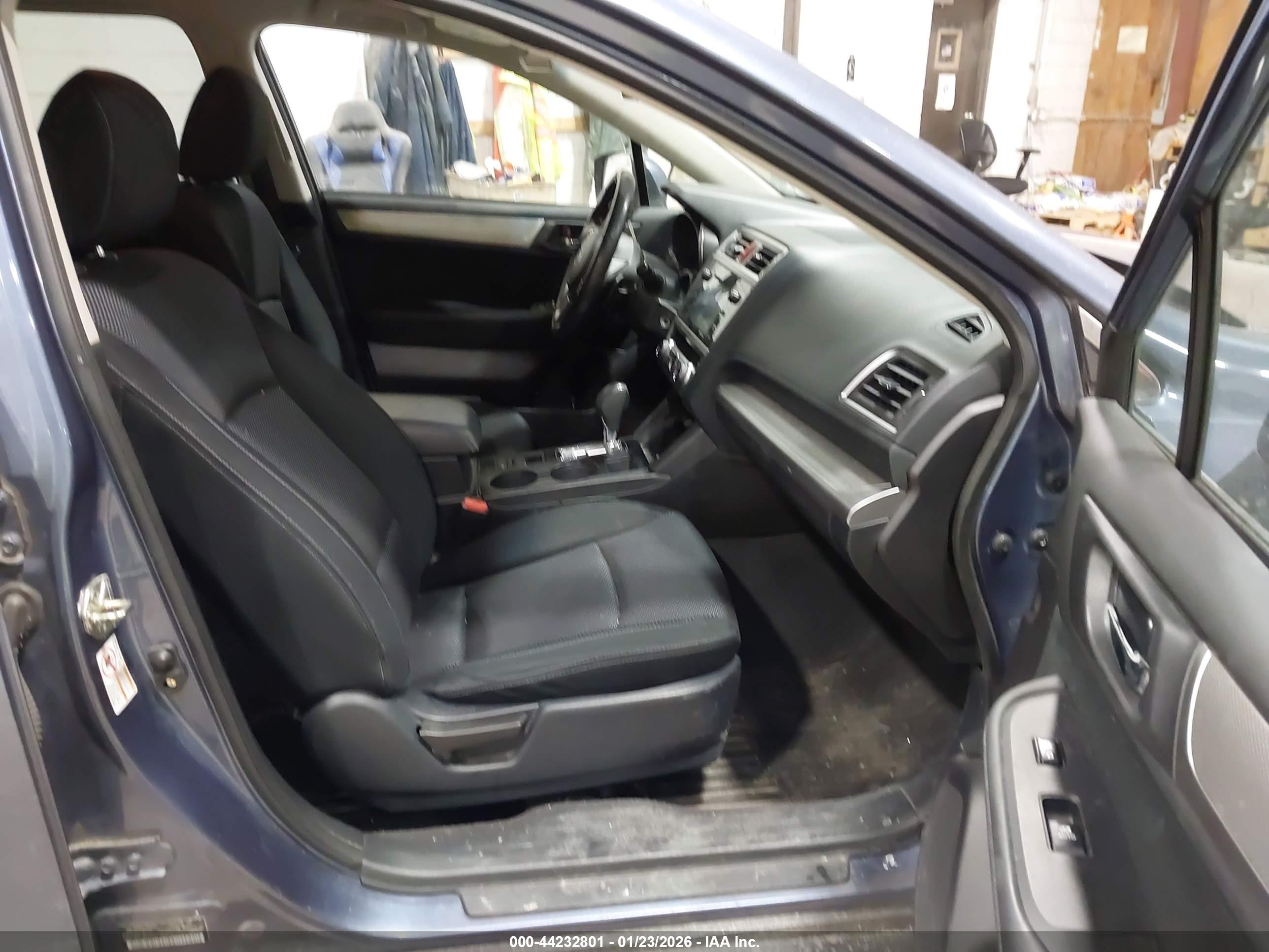 SUBARU OUTBACK image 5