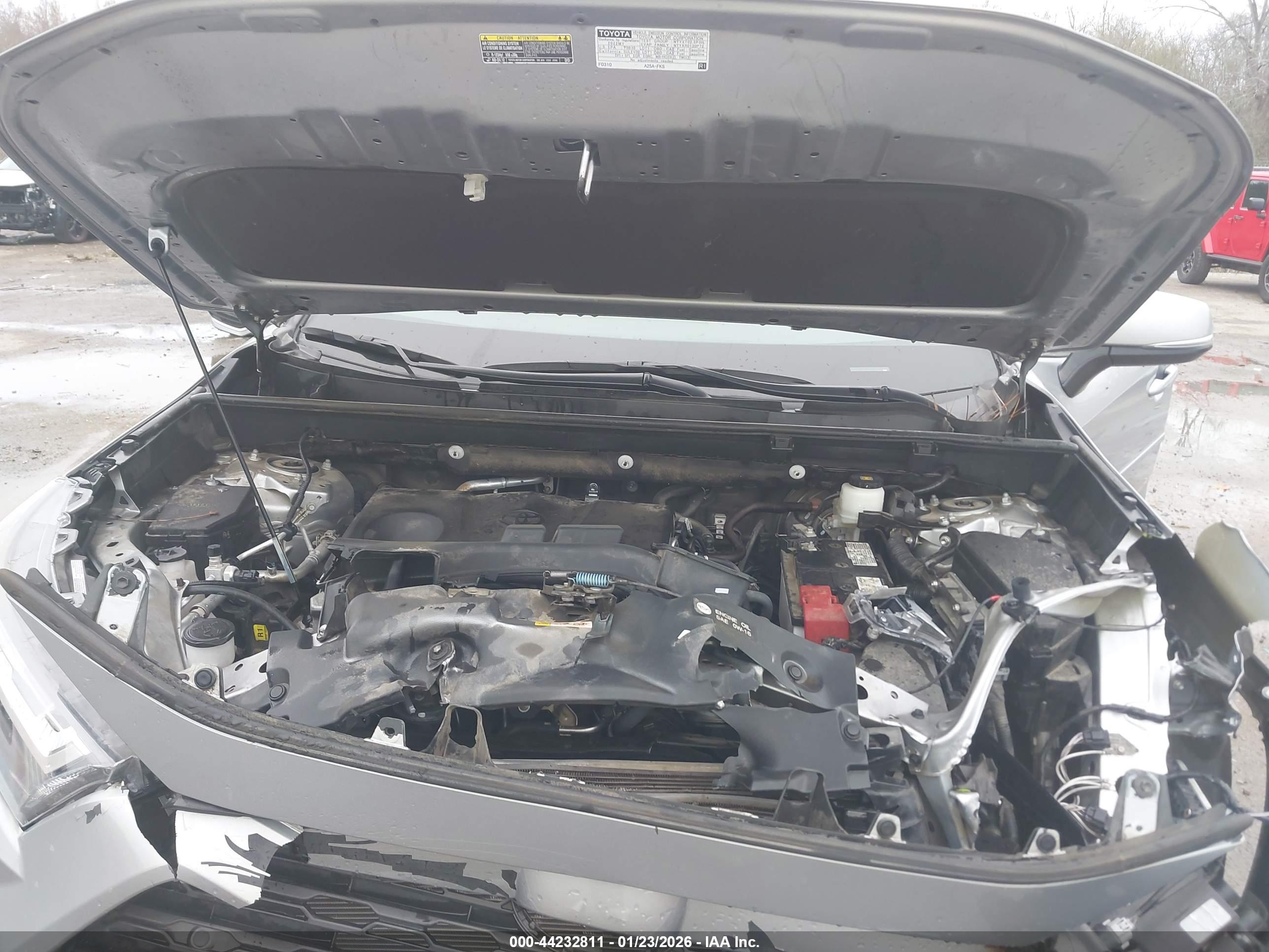 TOYOTA RAV4 image 10