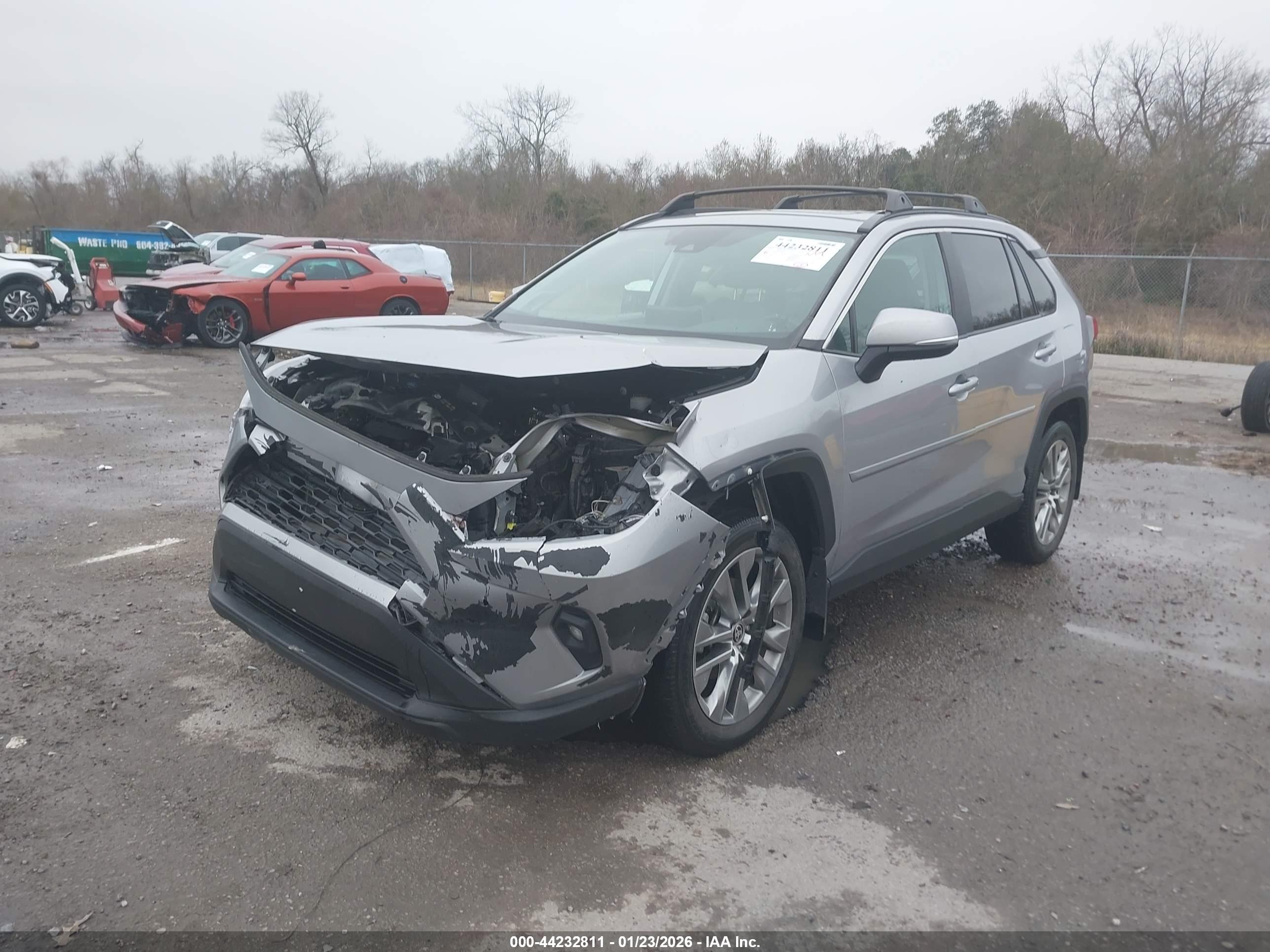 TOYOTA RAV4 image 2