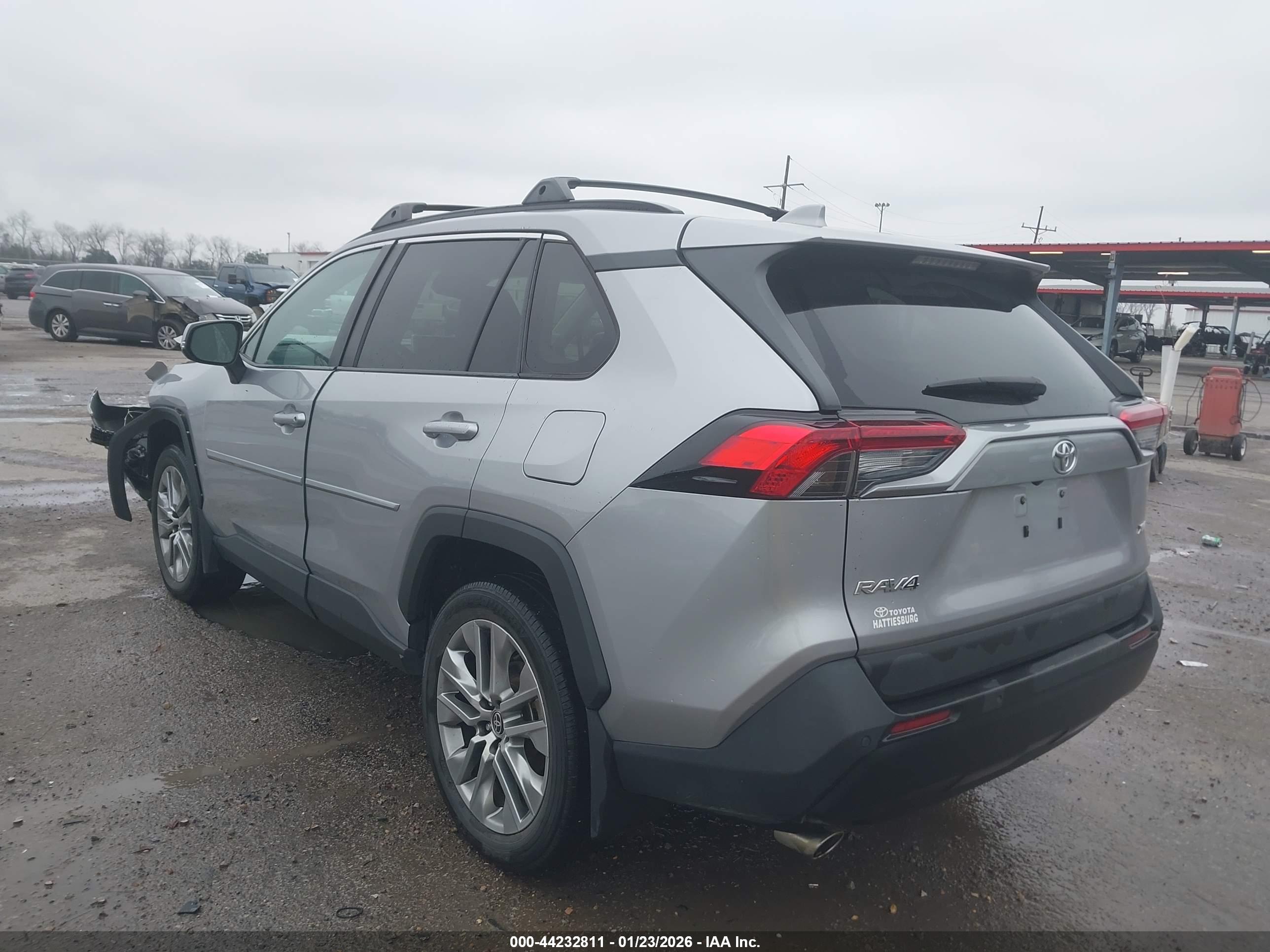 TOYOTA RAV4 image 3