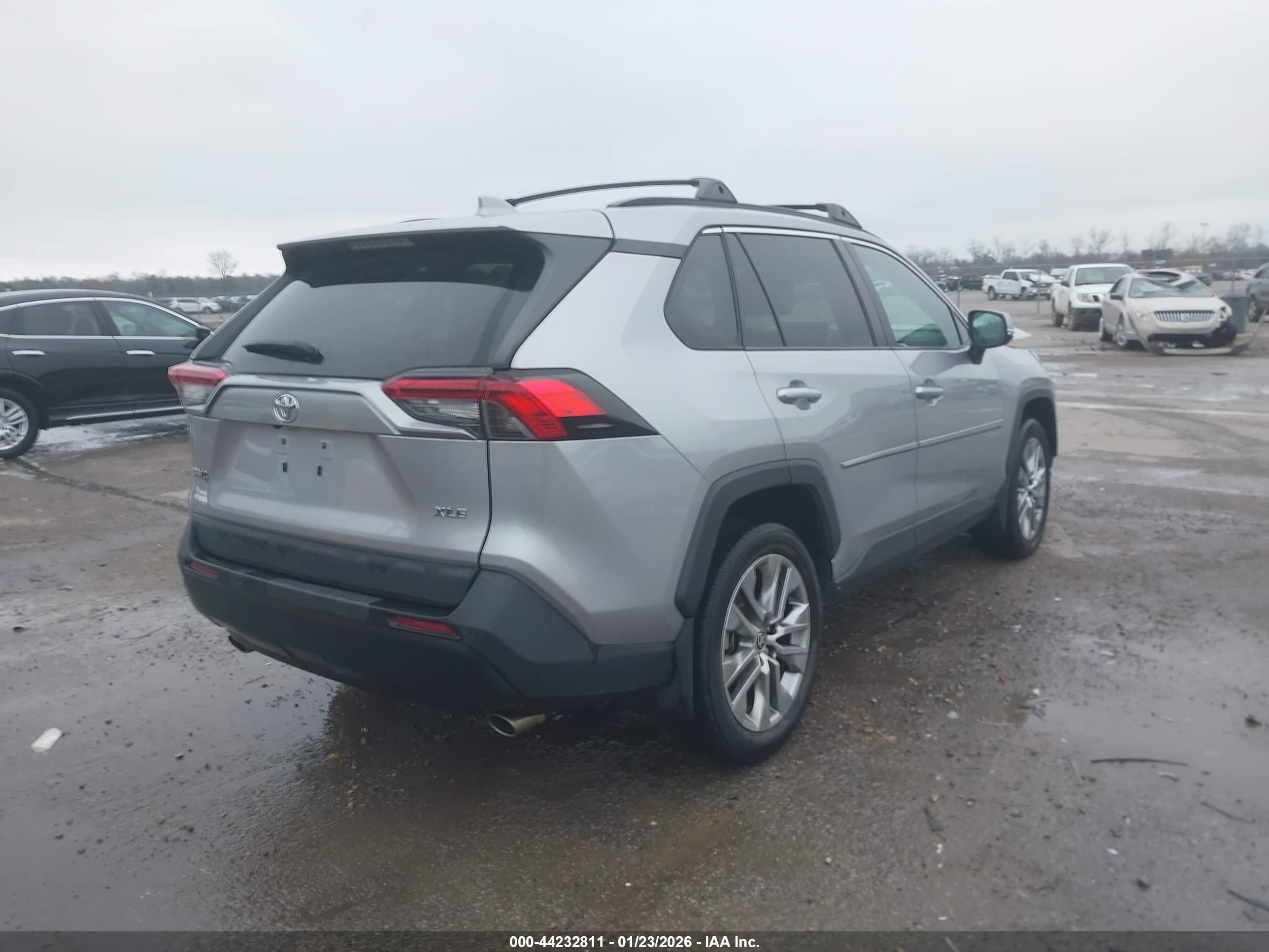 TOYOTA RAV4 image 4