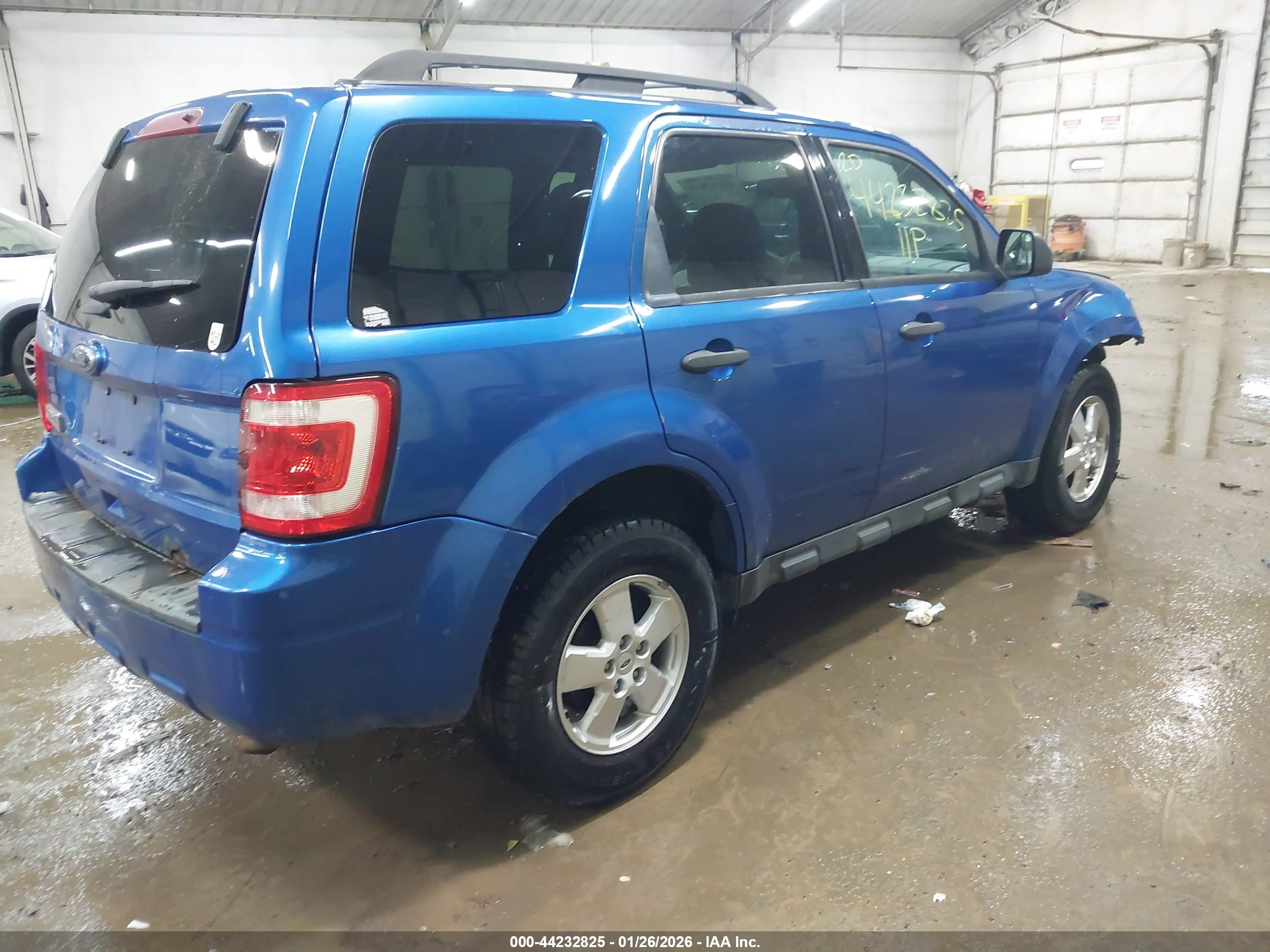 FORD ESCAPE image 4