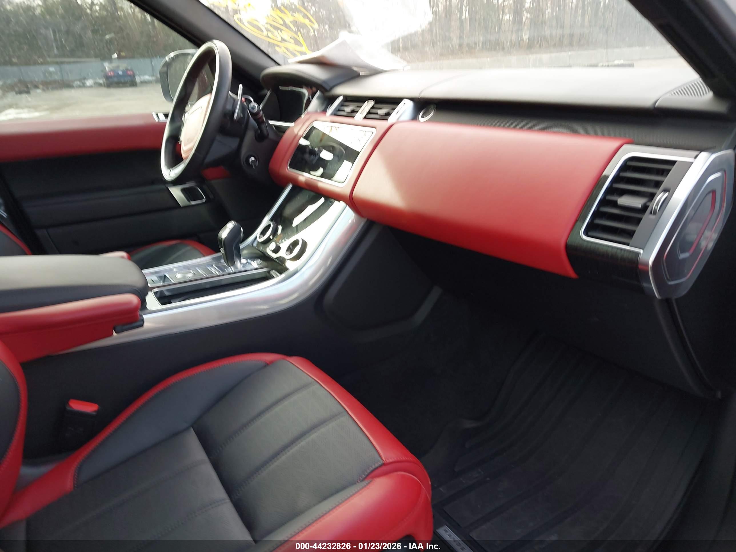 LAND ROVER image 5