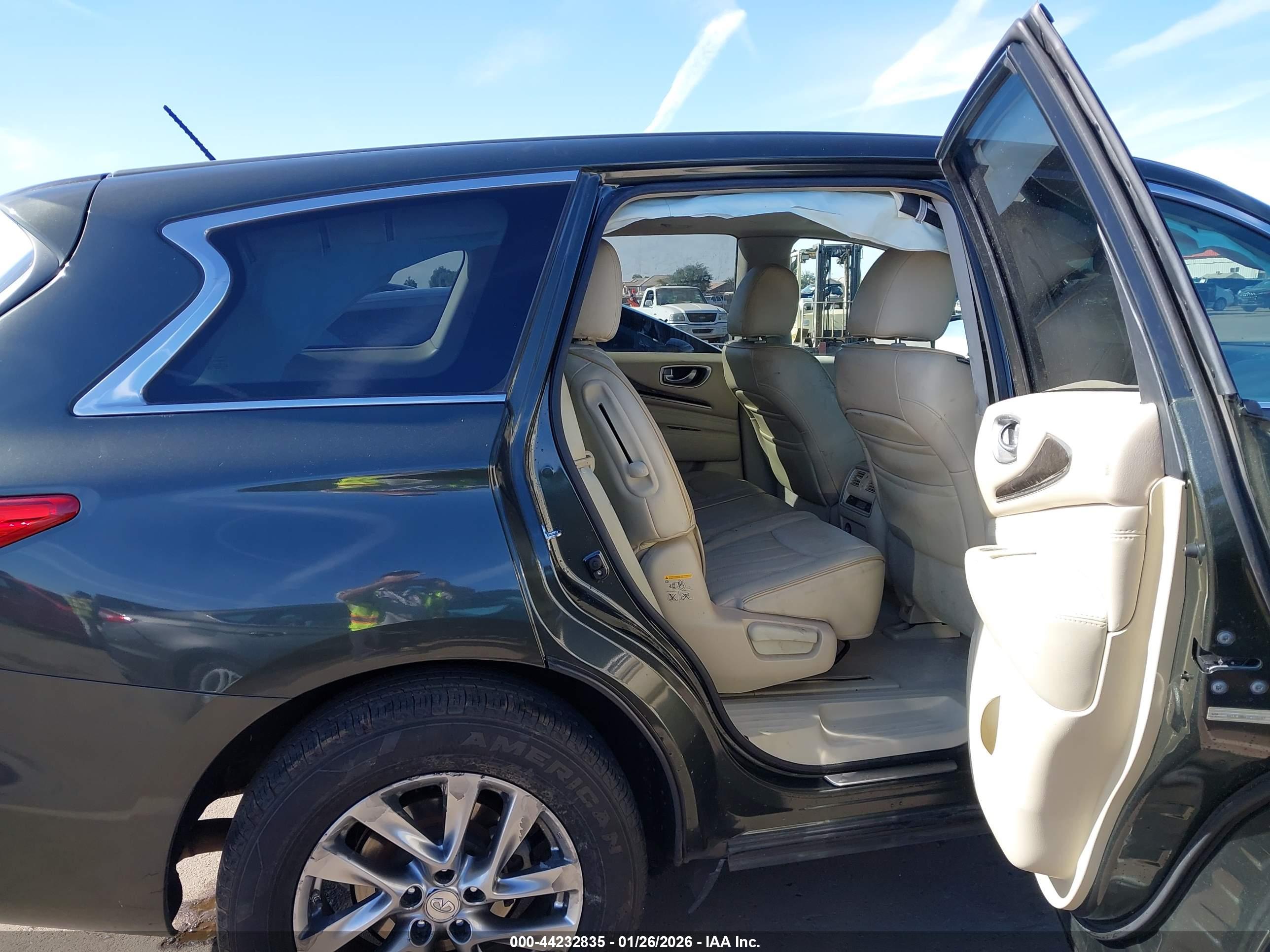 INFINITI JX35 image 8