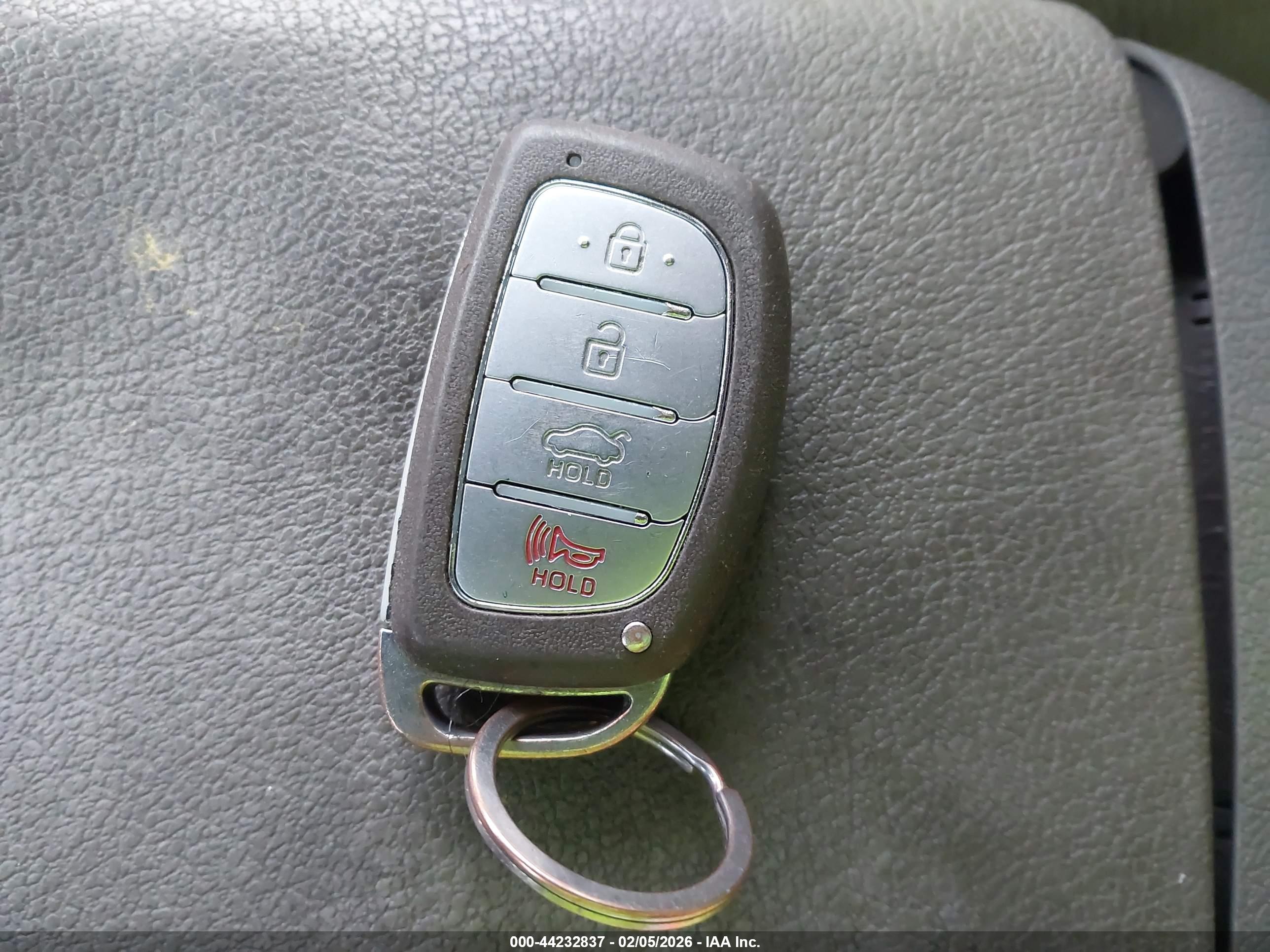 HYUNDAI ELANTRA image 11