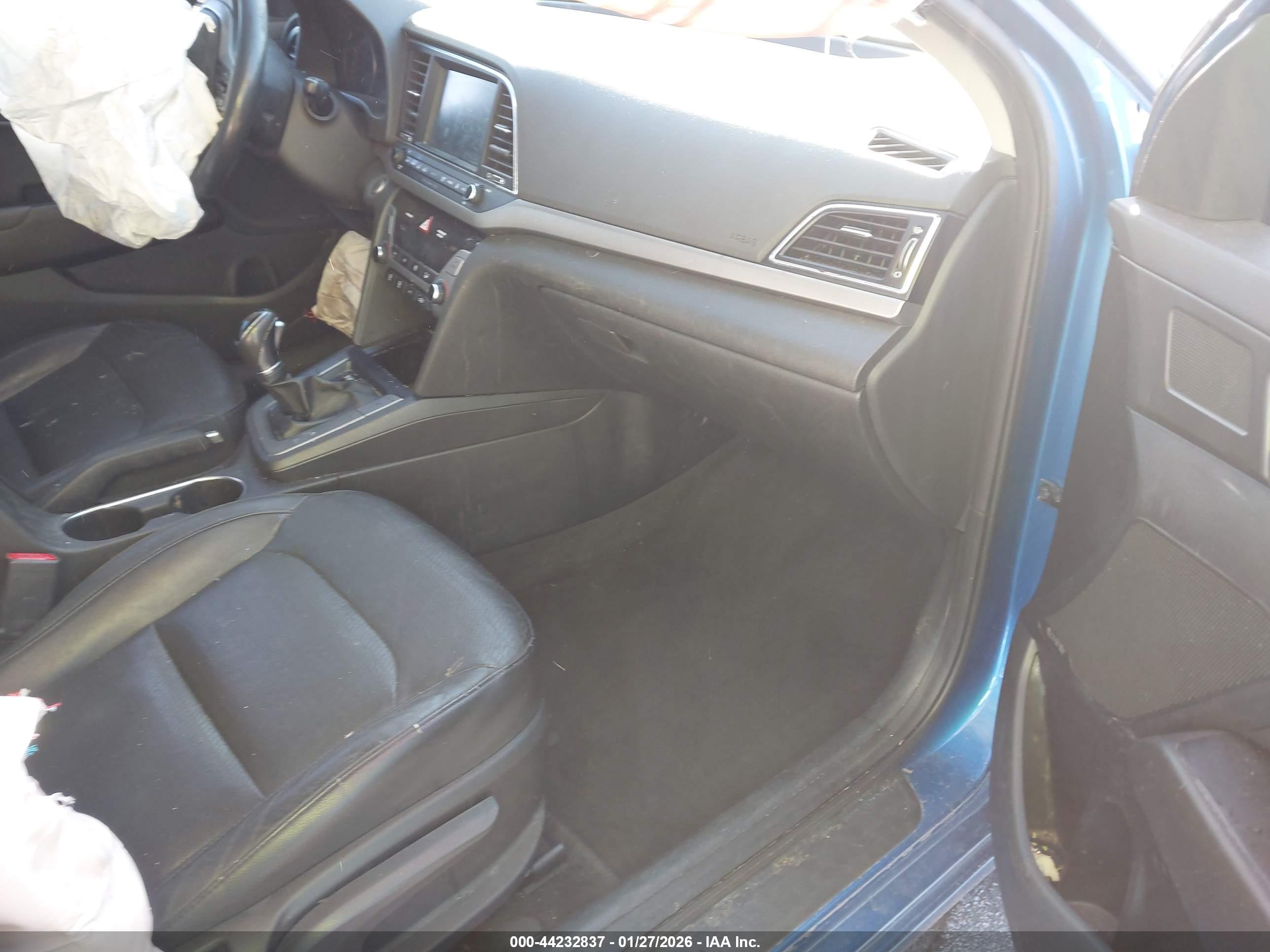 HYUNDAI ELANTRA image 5