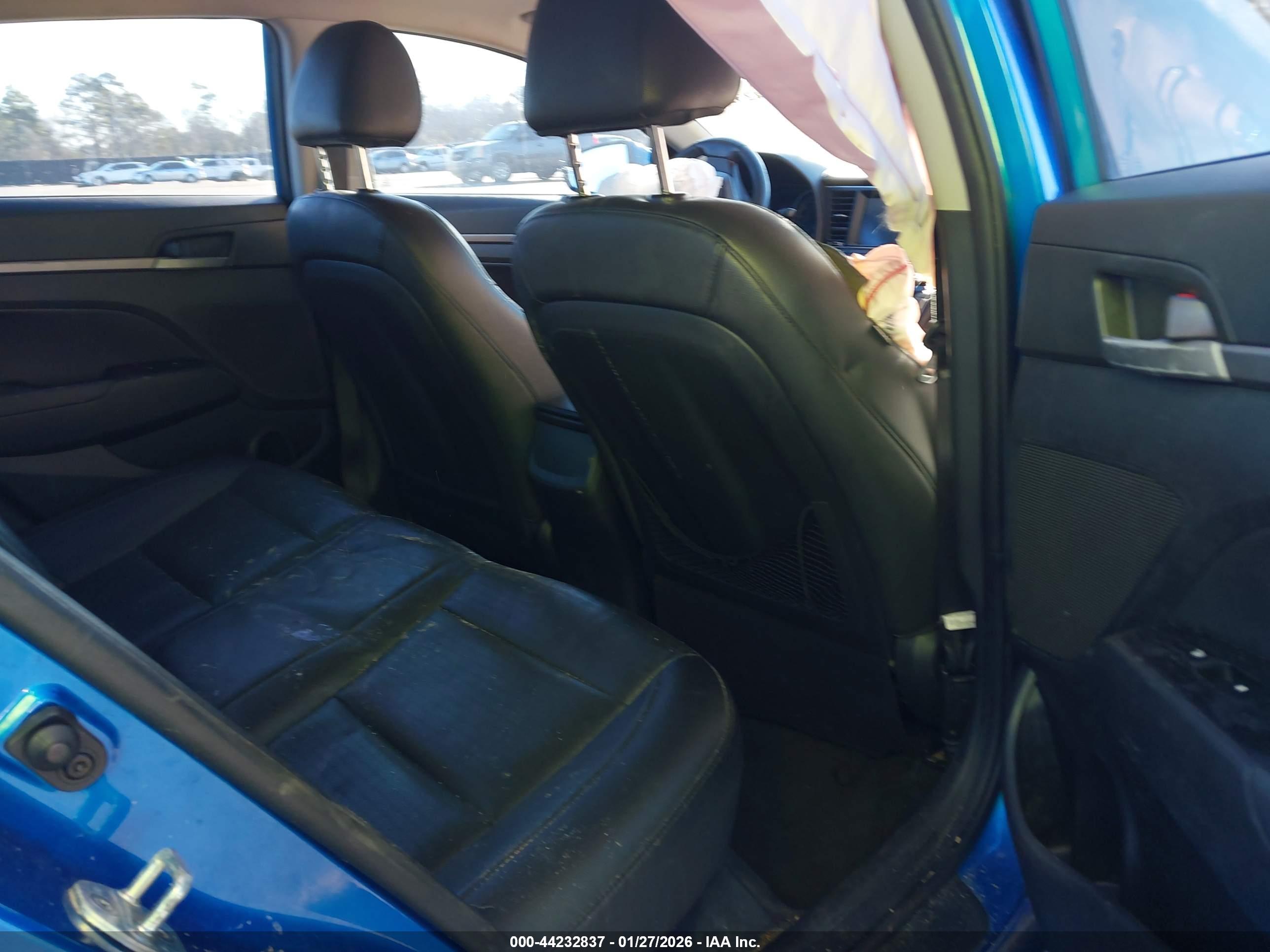 HYUNDAI ELANTRA image 8