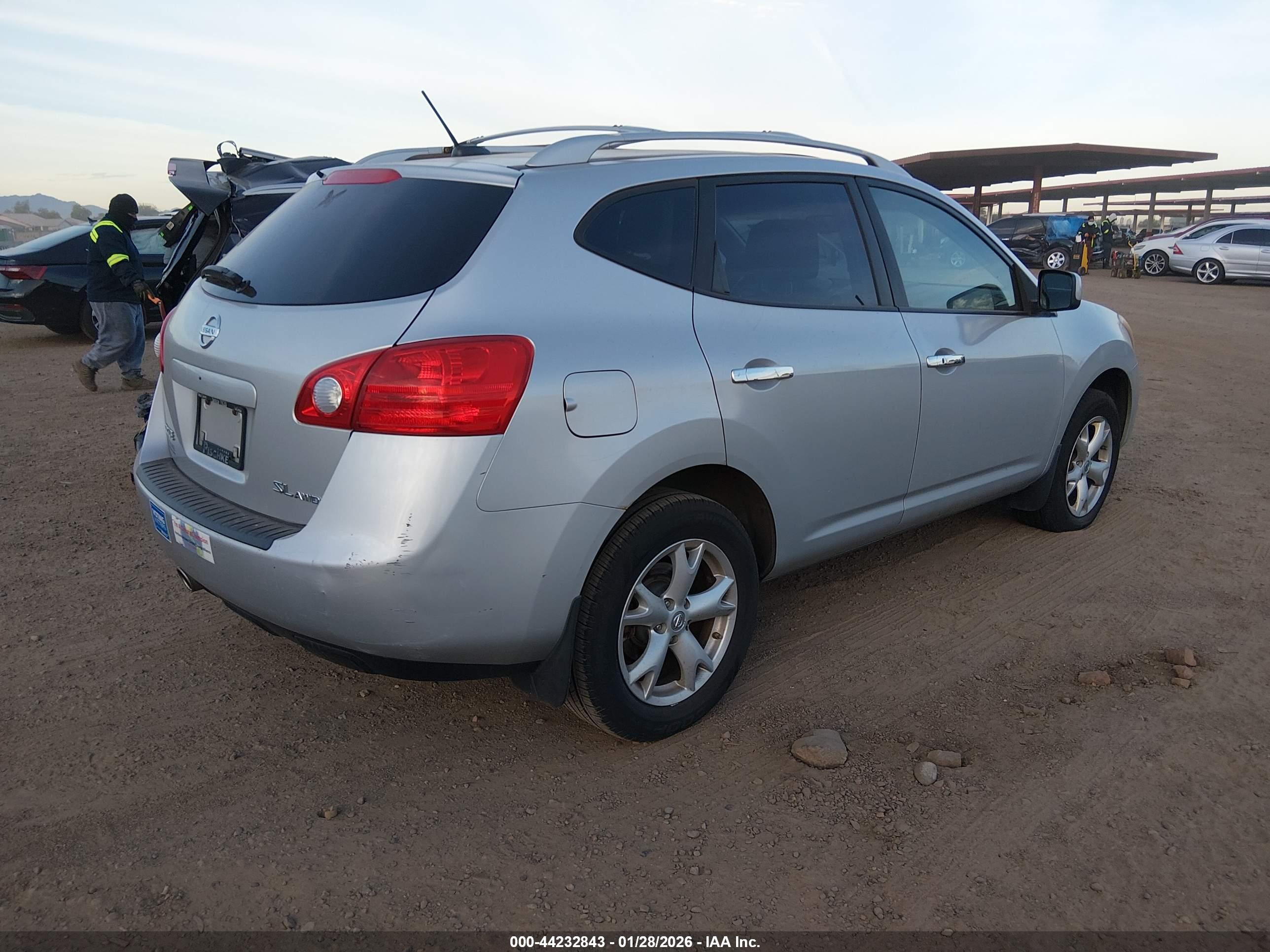 NISSAN ROGUE image 4