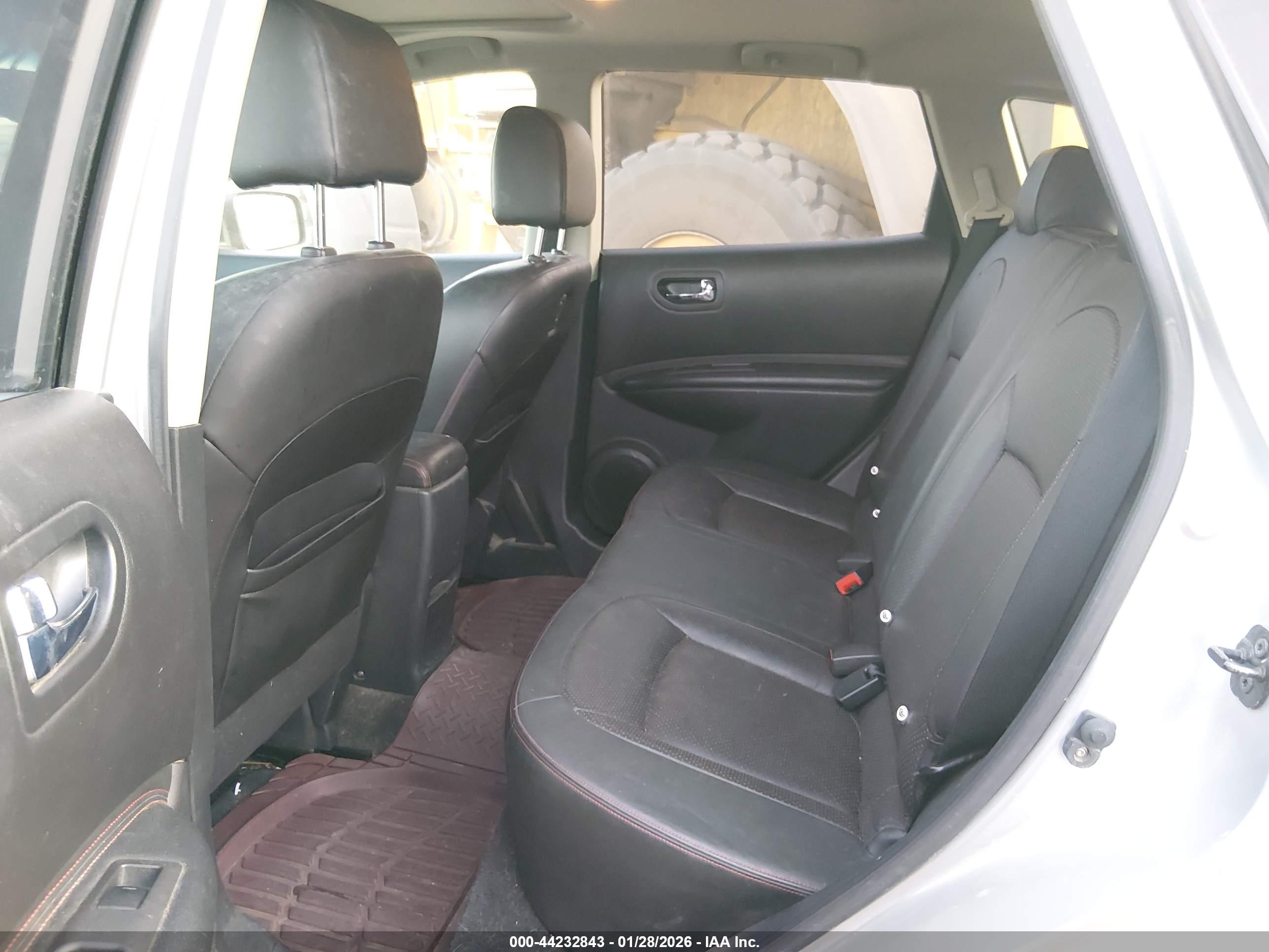 NISSAN ROGUE image 8