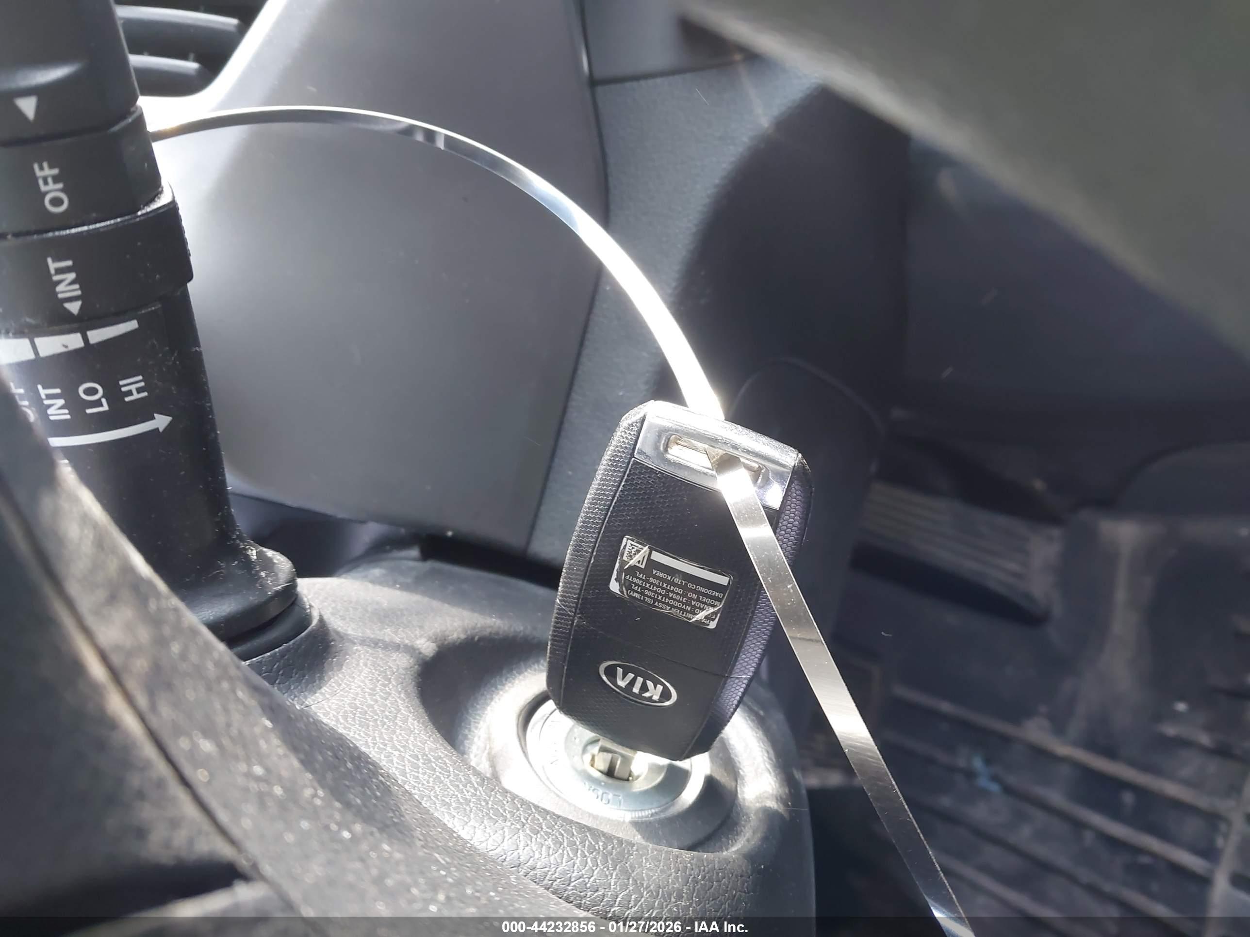 KIA SPORTAGE image 11