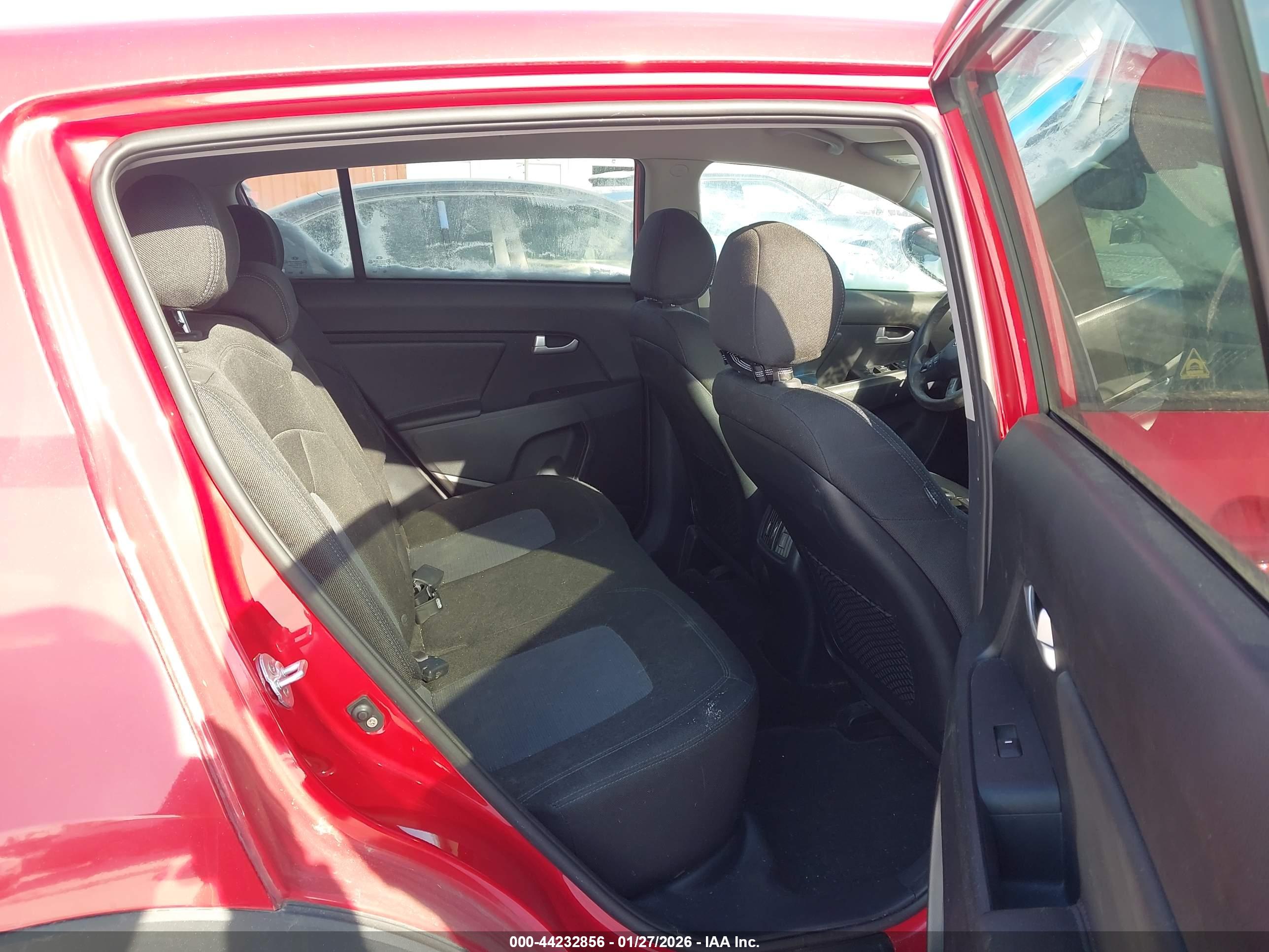 KIA SPORTAGE image 8