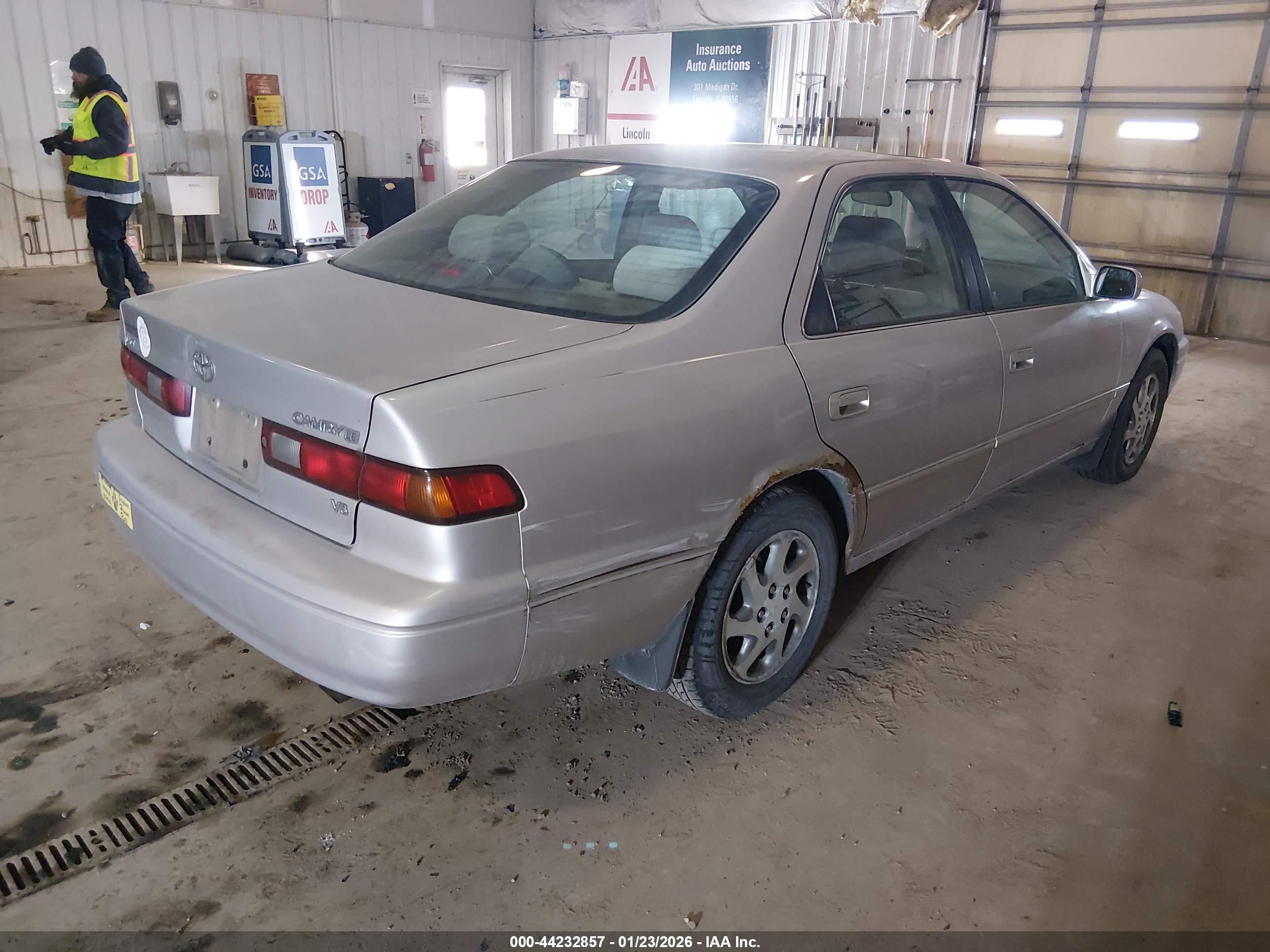 TOYOTA CAMRY image 4