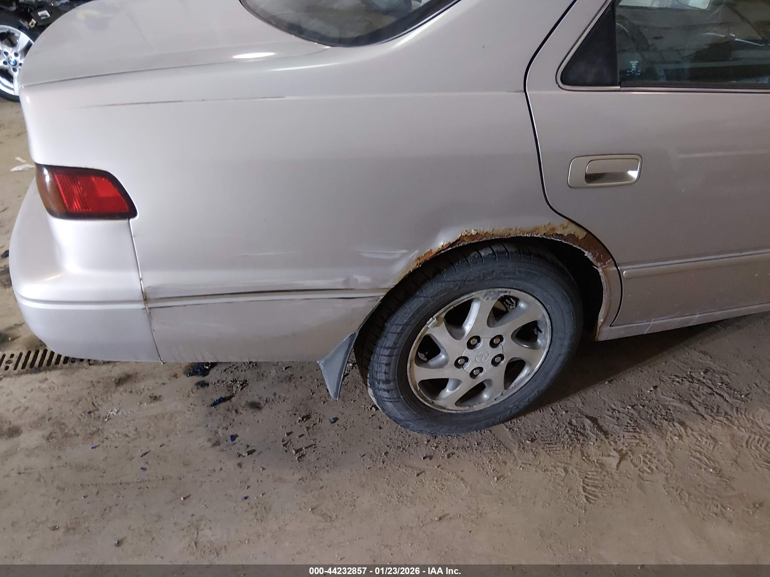 TOYOTA CAMRY image 6